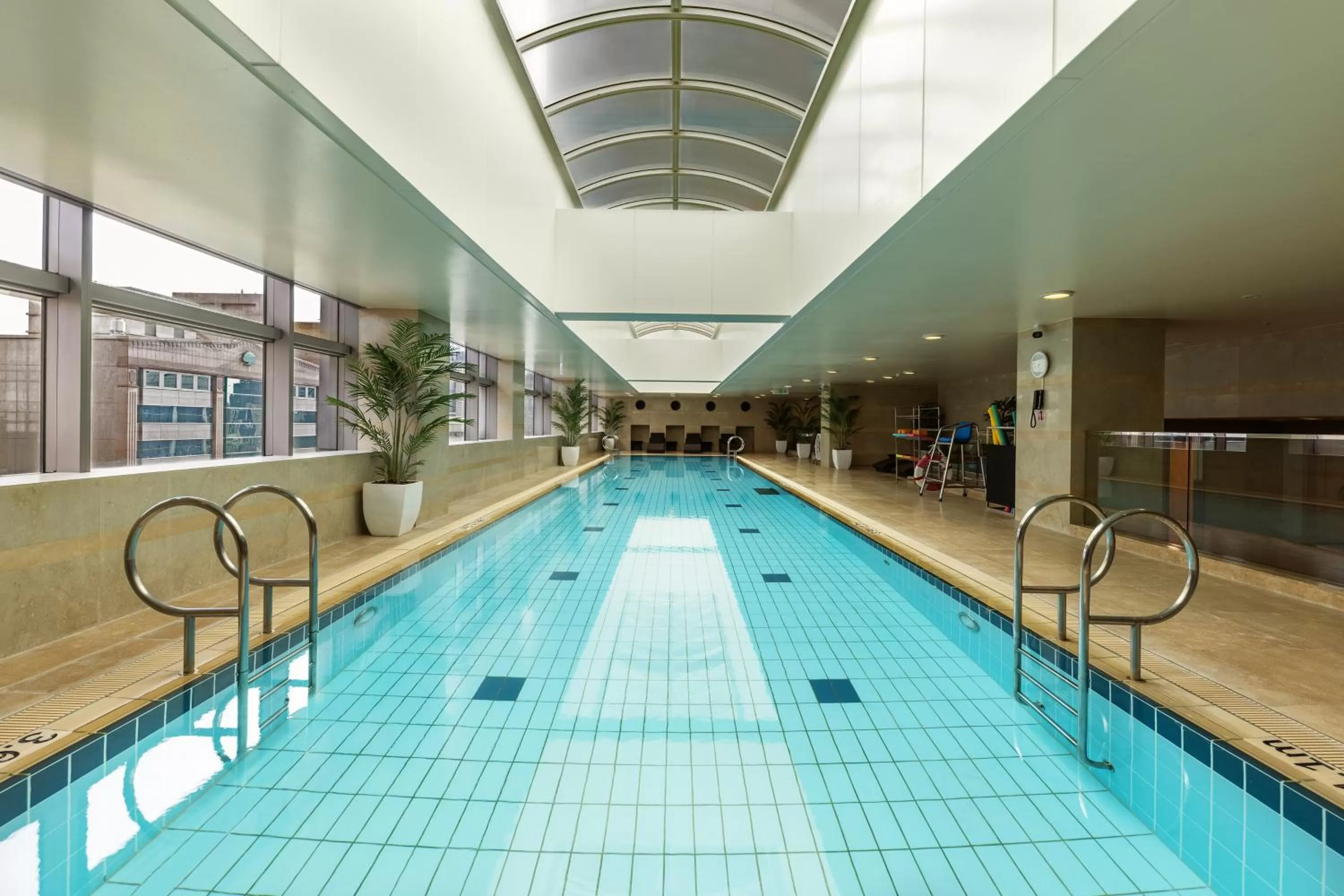 Swimming pool in Hotel Metropolitan Premier Taipei