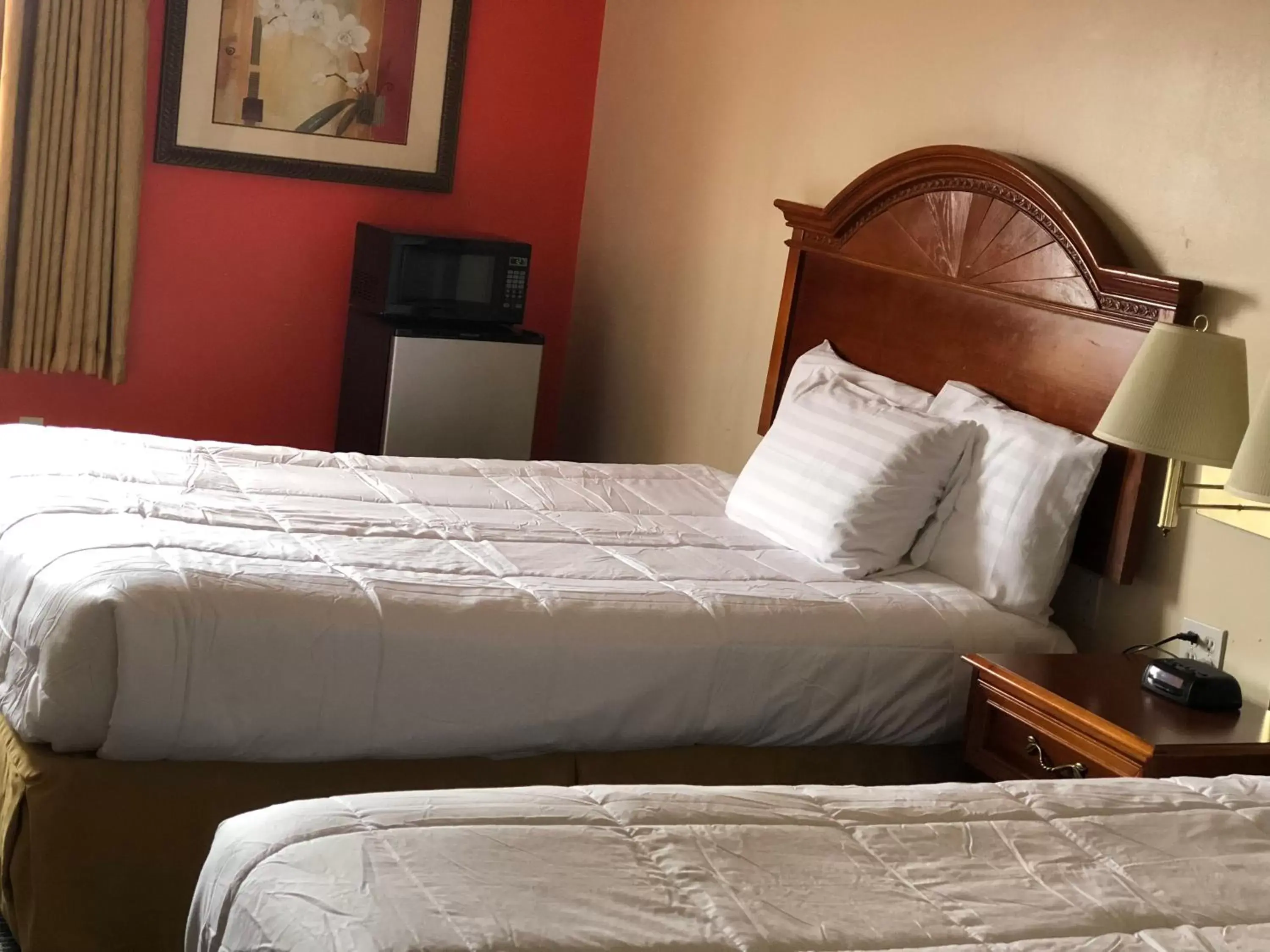 Bed in Americas Best Value Inn - Gaylord