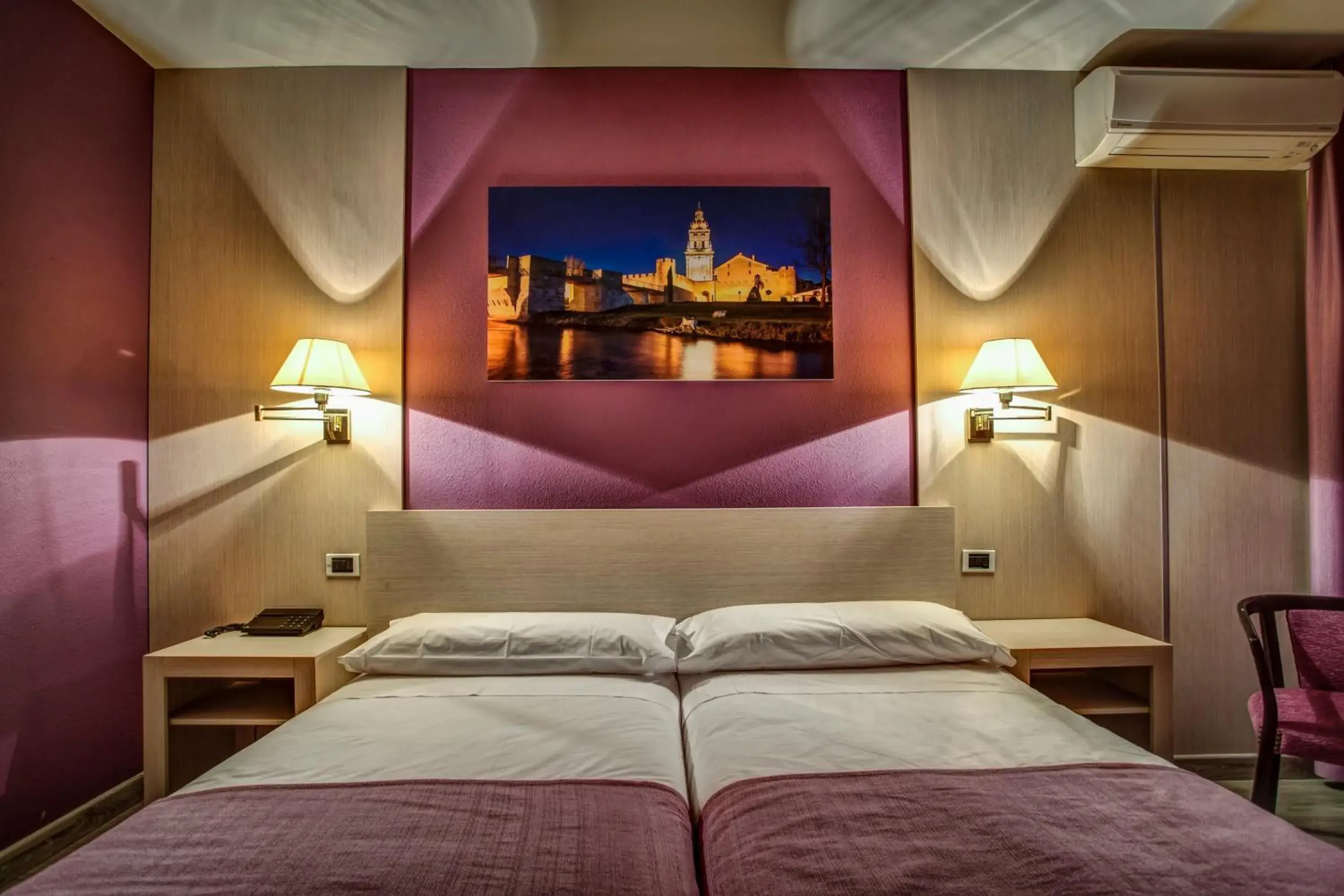 Bed in Hotel Spa Rio Ucero