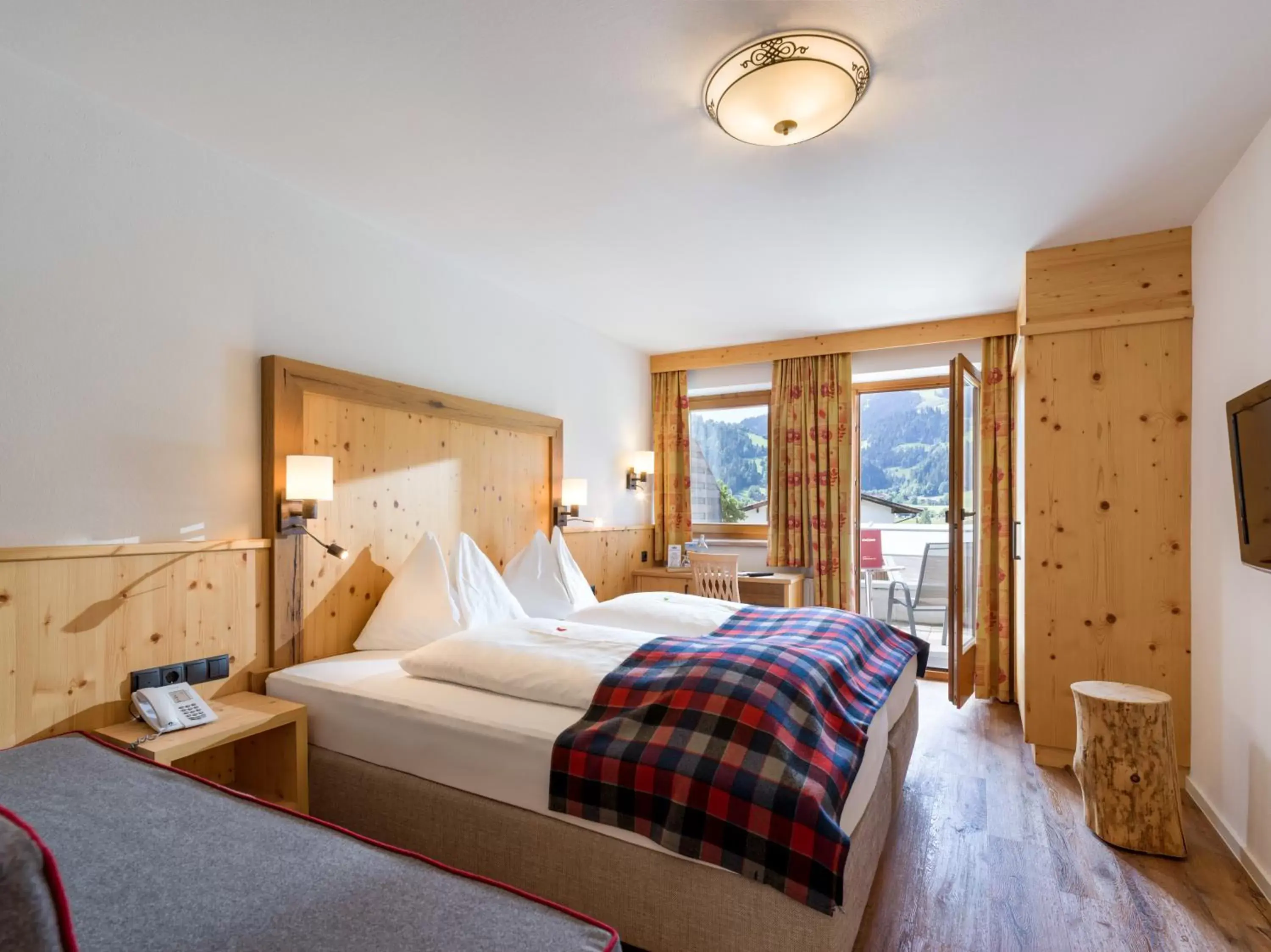 Bed in Hotel Alpenpanorama