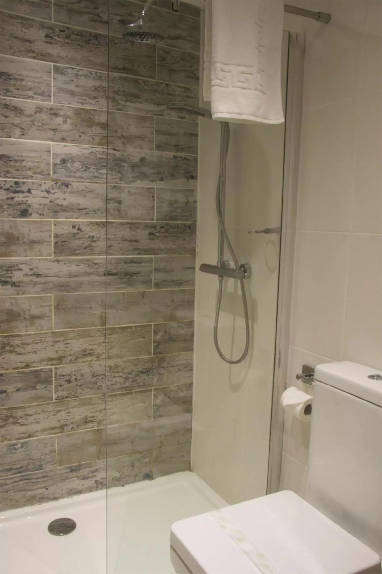 Bathroom in The Oak House Hotel