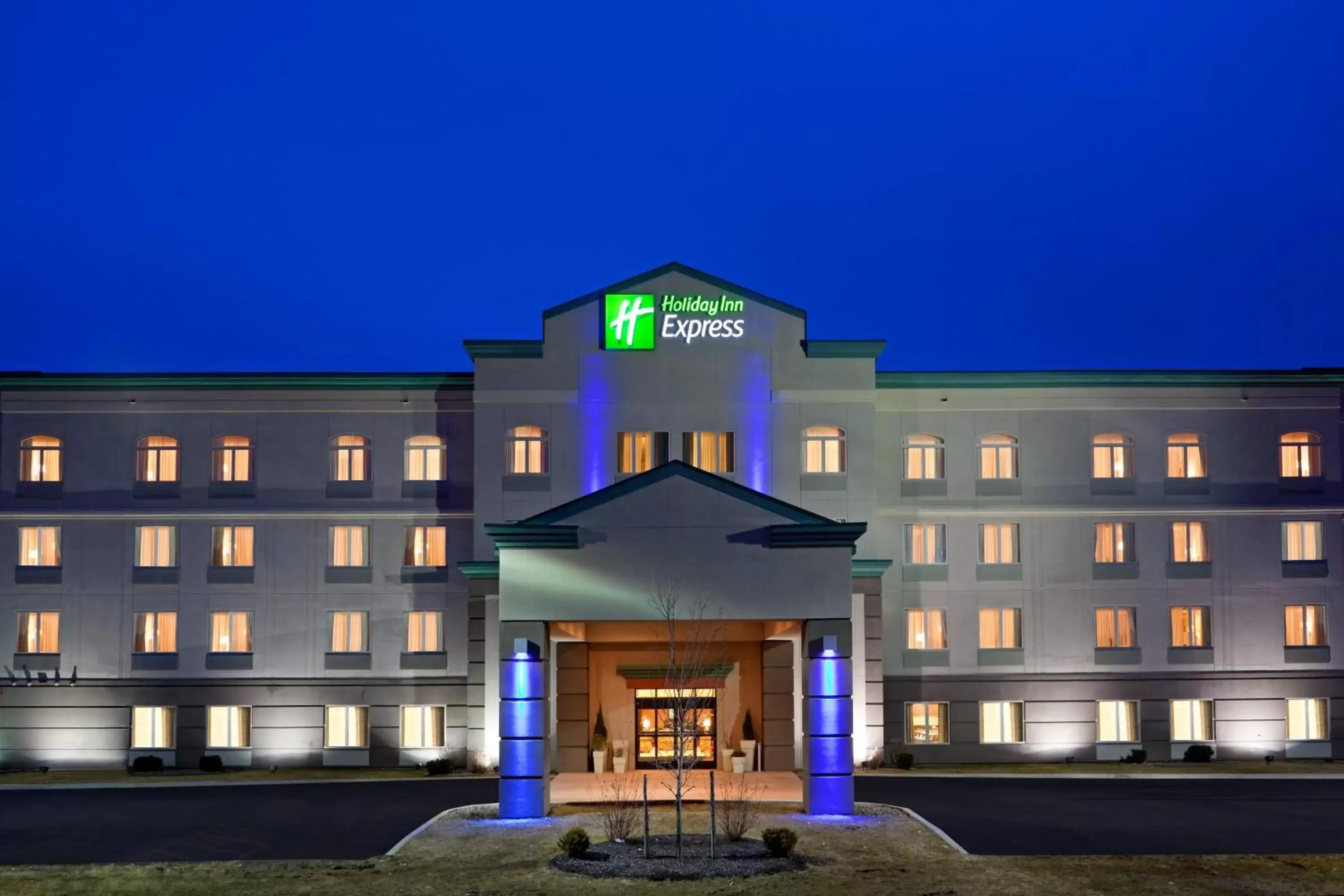 Property Building in Holiday Inn Express Syracuse-Fairgrounds, an IHG Hotel