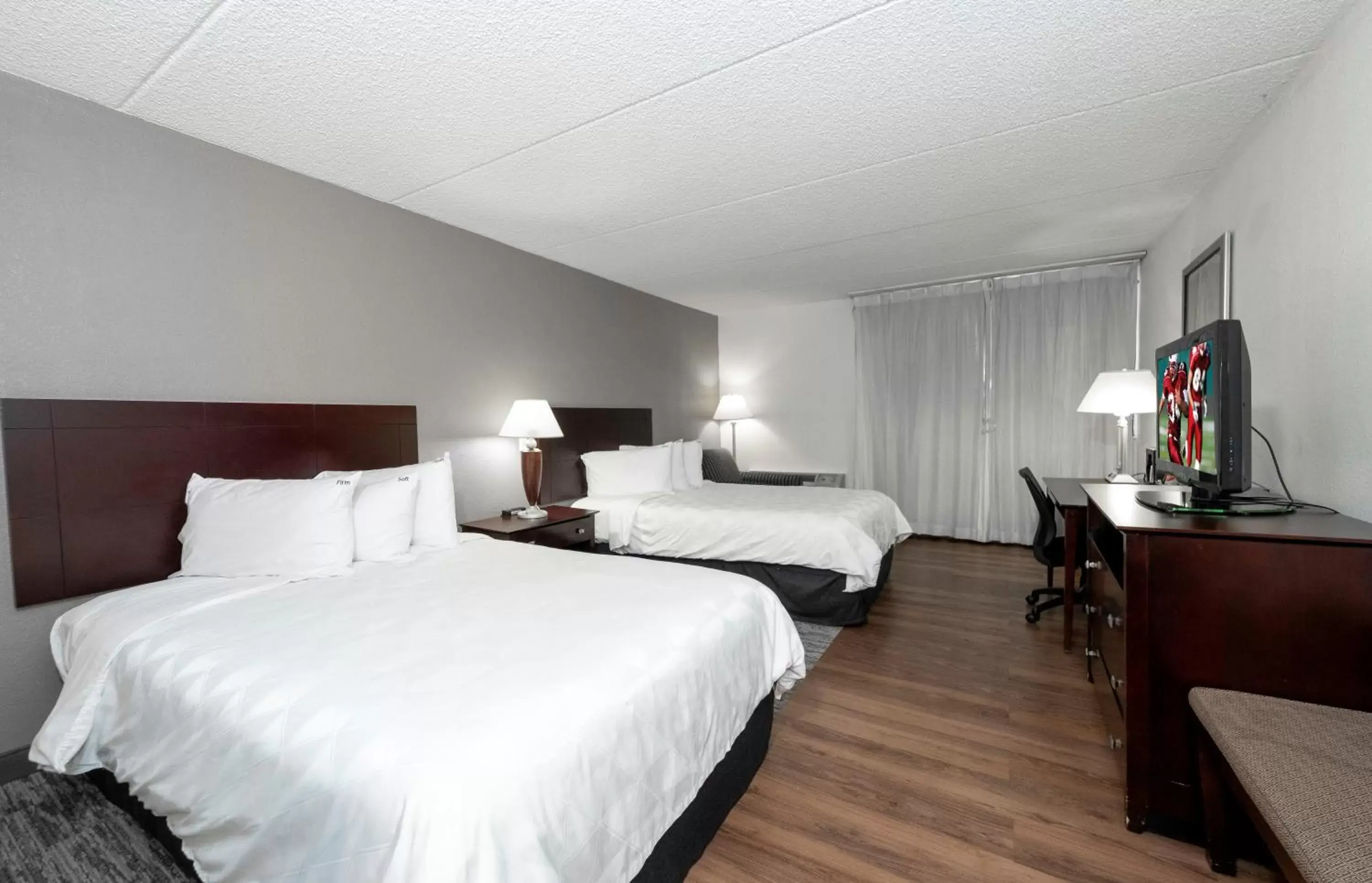 Photo of the whole room, Bed in Red Roof Inn PLUS Newark Liberty Airport - Carteret