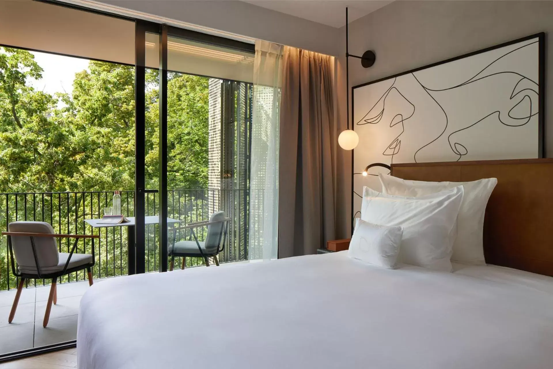 Patio, Bed in L'Esquisse Hotel & Spa Colmar - Mgallery