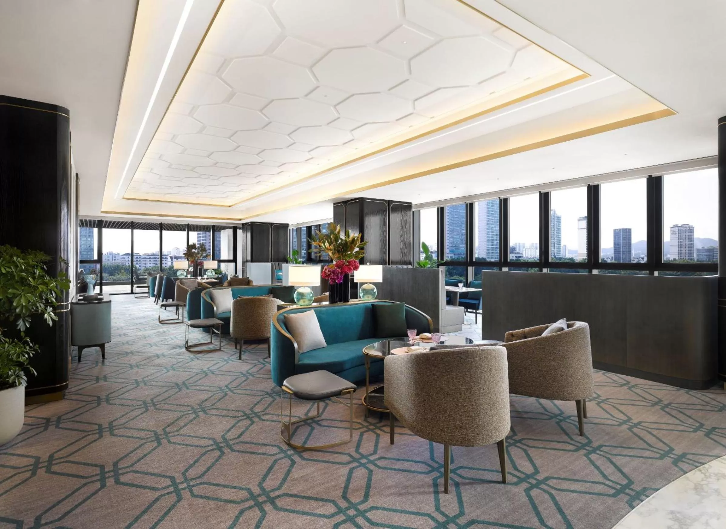 Lounge or bar in Sofitel Ambassador Seoul Hotel & Serviced Residences