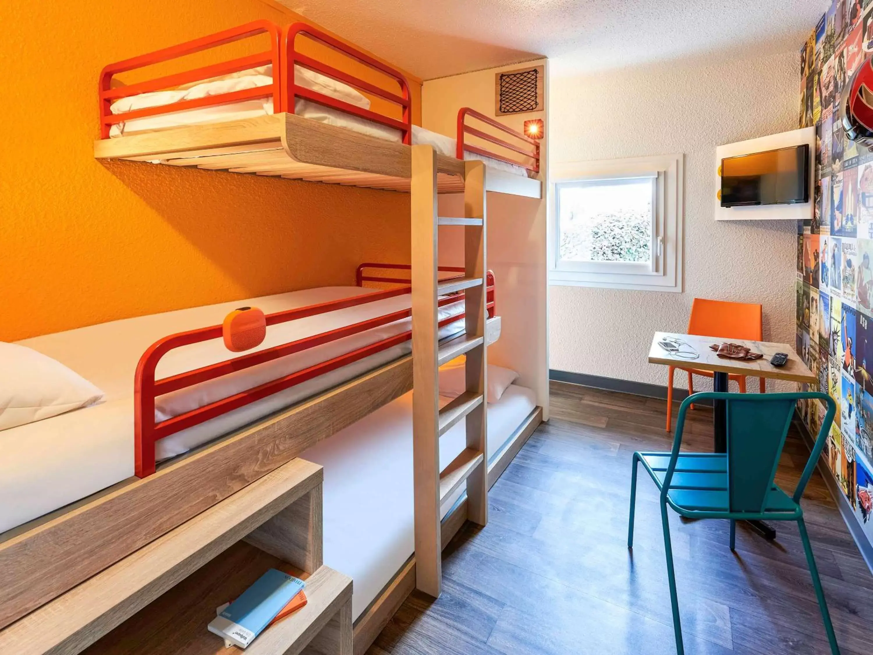 Photo of the whole room, Bunk Bed in hotelF1 Lyon Bourgoin-Jallieu