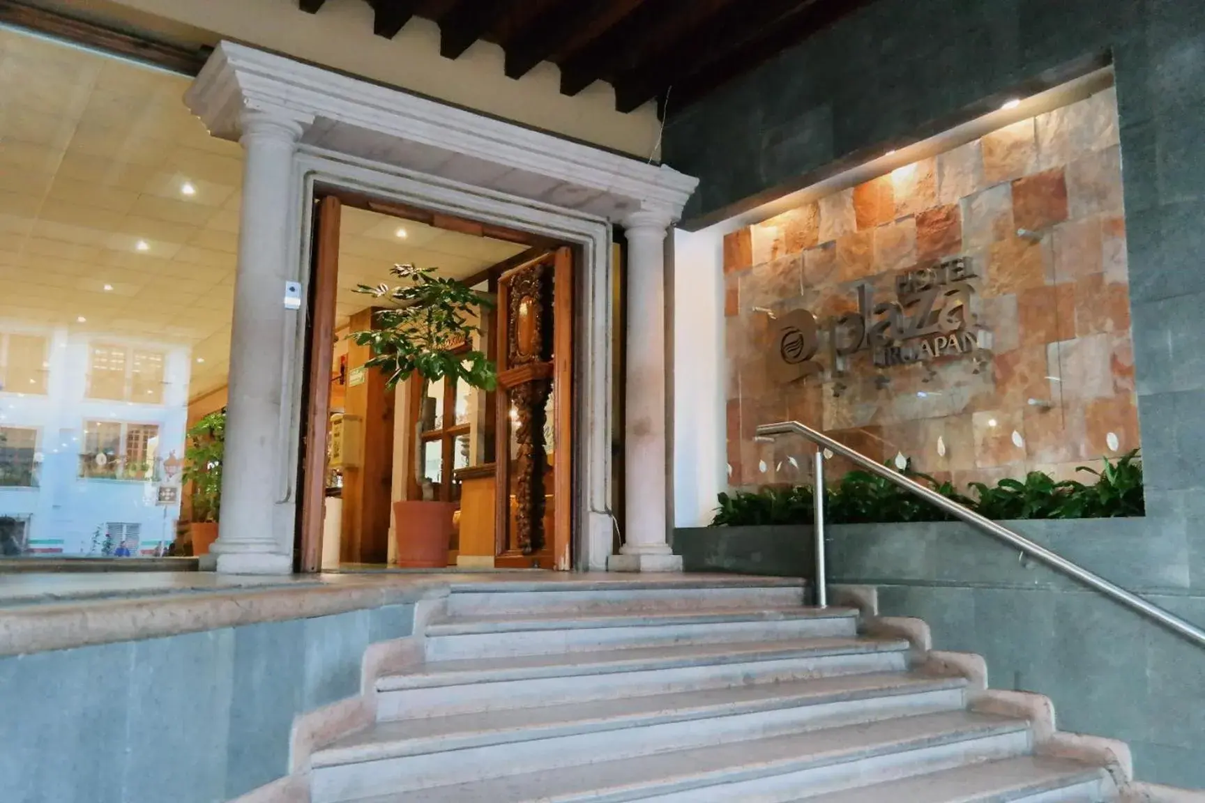 Facade/Entrance in Plaza Uruapan Hotel 