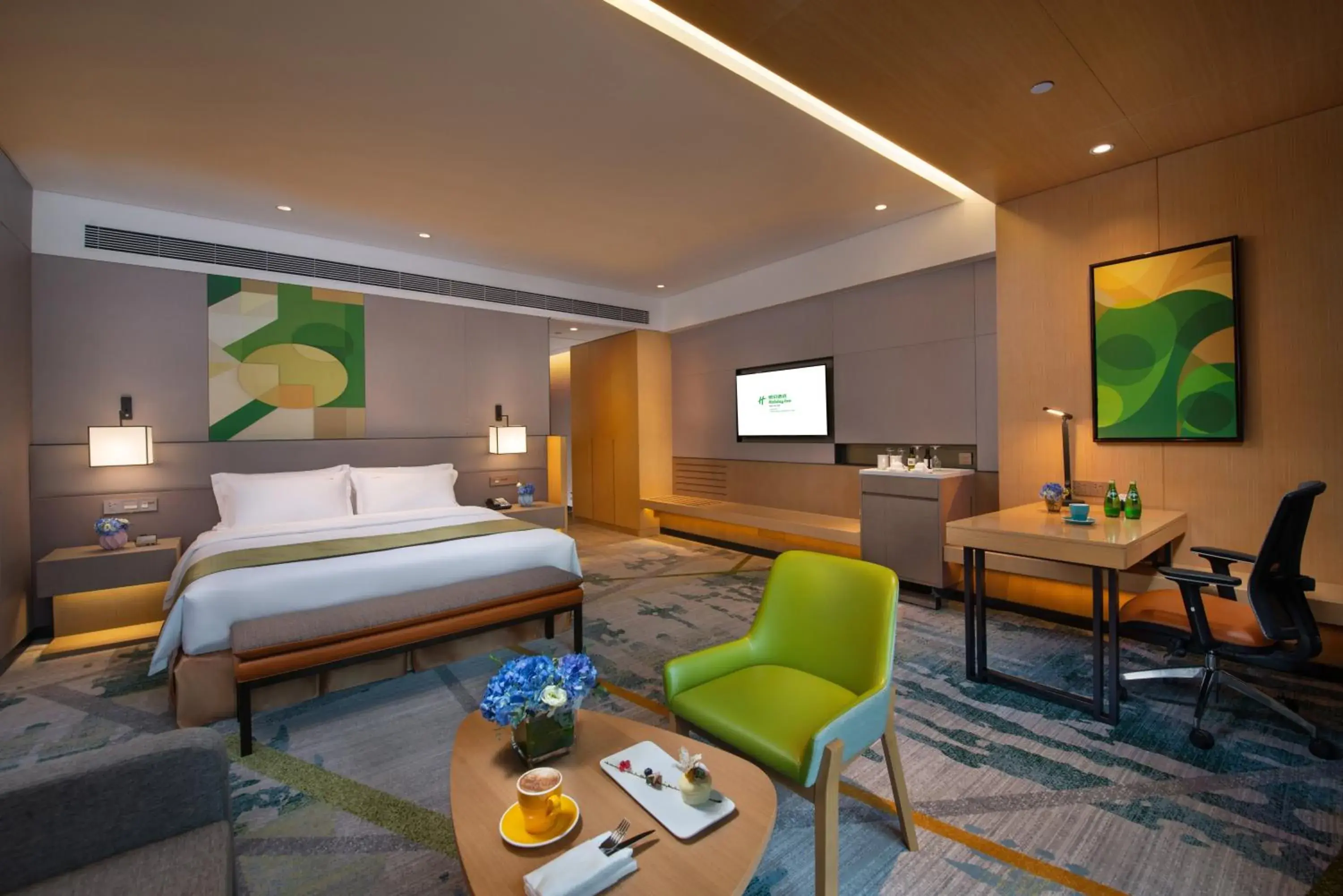 Photo of the whole room, Bed in Holiday Inn Hangzhou Airport Zone, an IHG Hotel