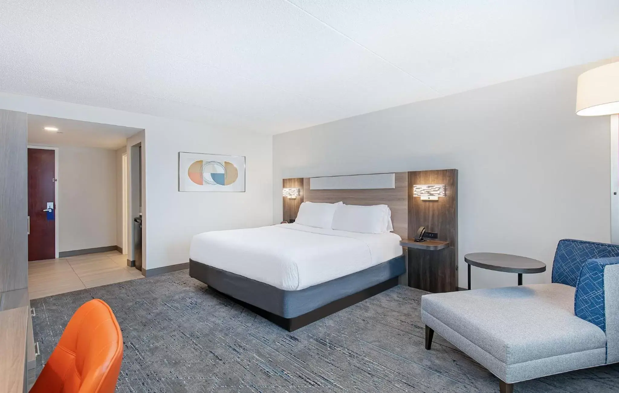 Photo of the whole room, Bed in Holiday Inn Express & Suites Columbus at Northlake, an IHG Hotel