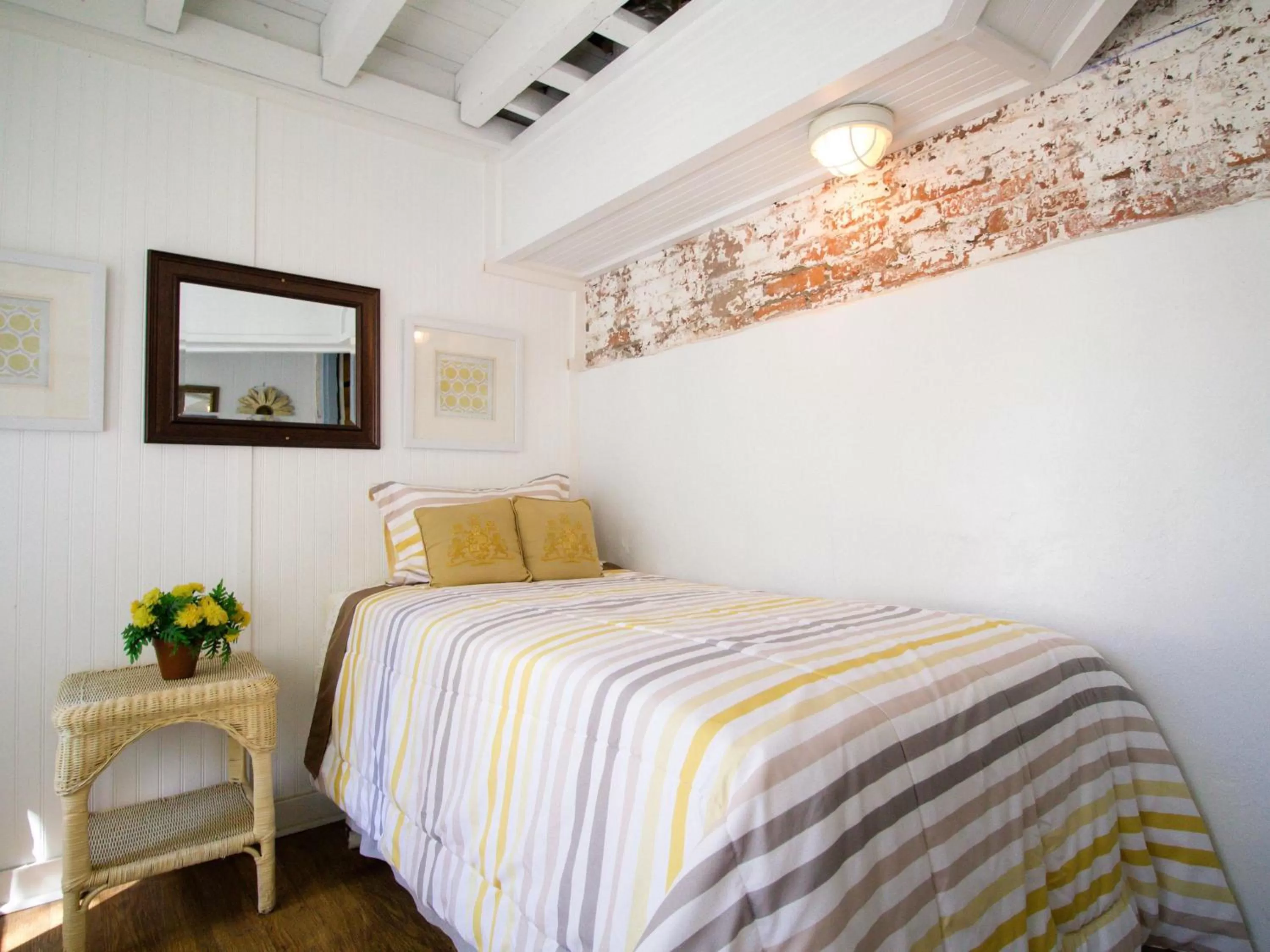 Bed in Tybee Island Inn Bed & Breakfast