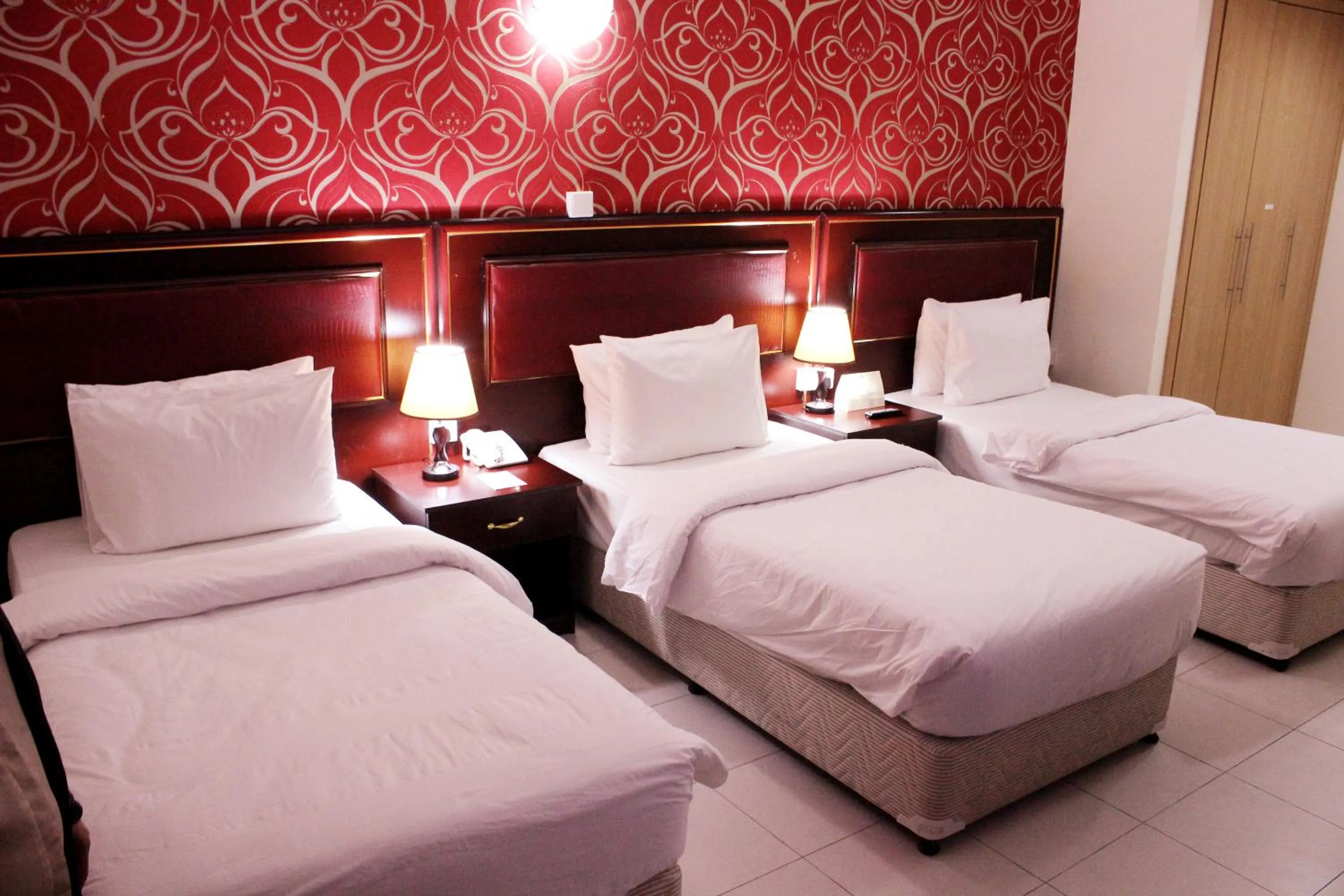 Bedroom, Bed in Montreal Naif Hotel