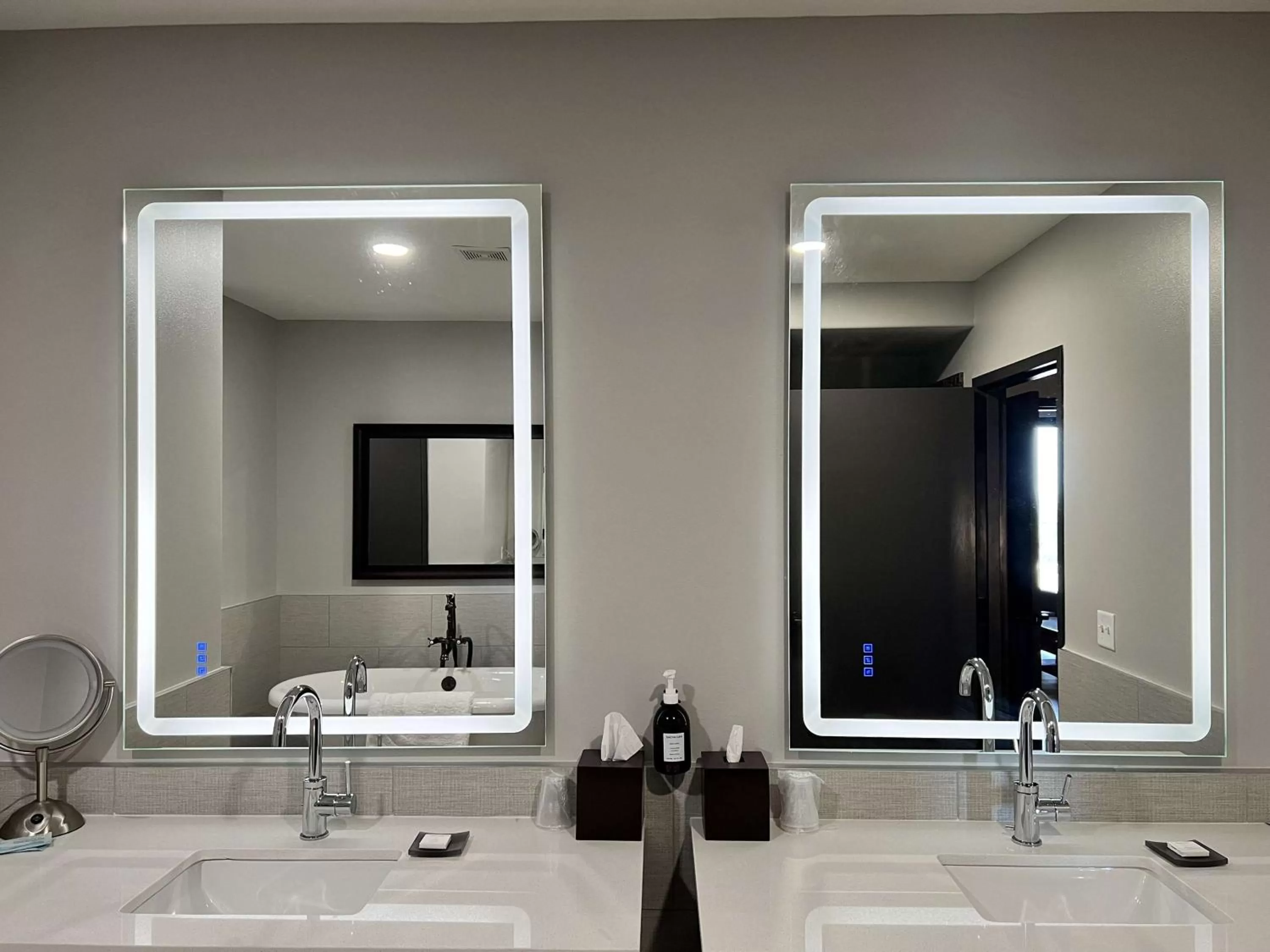 Bathroom in The Oread Lawrence, Tapestry Collection by Hilton