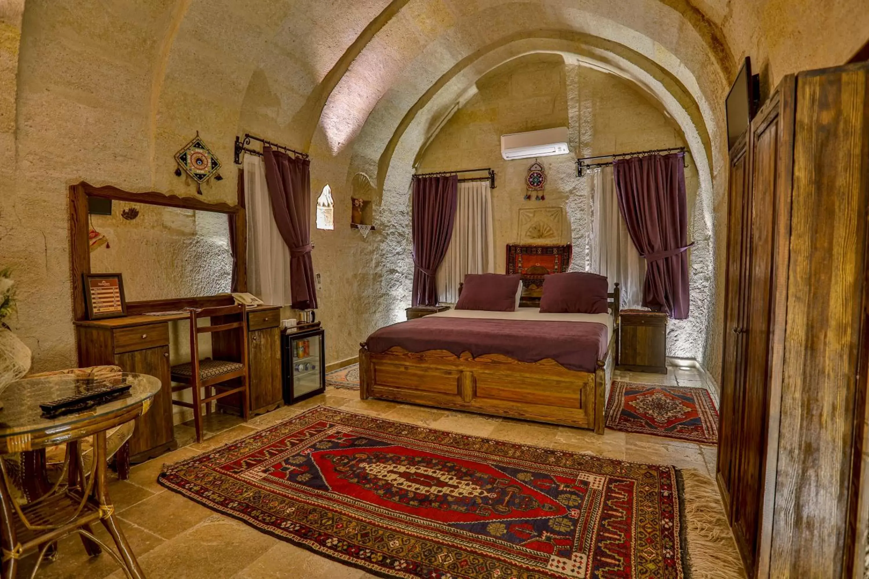 Living room in Hidden Cave Hotel