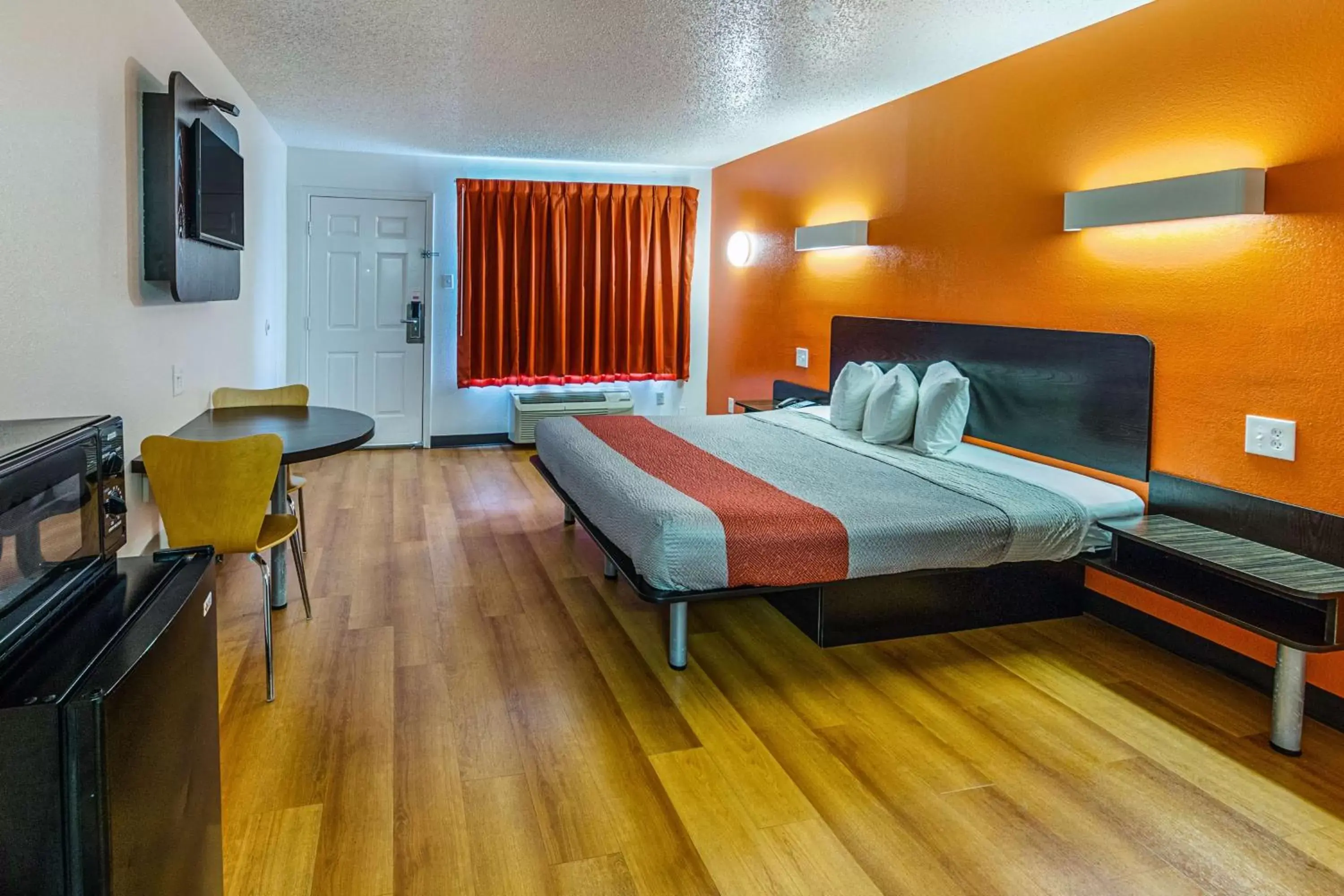 TV and multimedia, Bed in Motel 6-Waxahachie, TX TV and multimedia, Bed in Motel 6-Waxahachie, TX