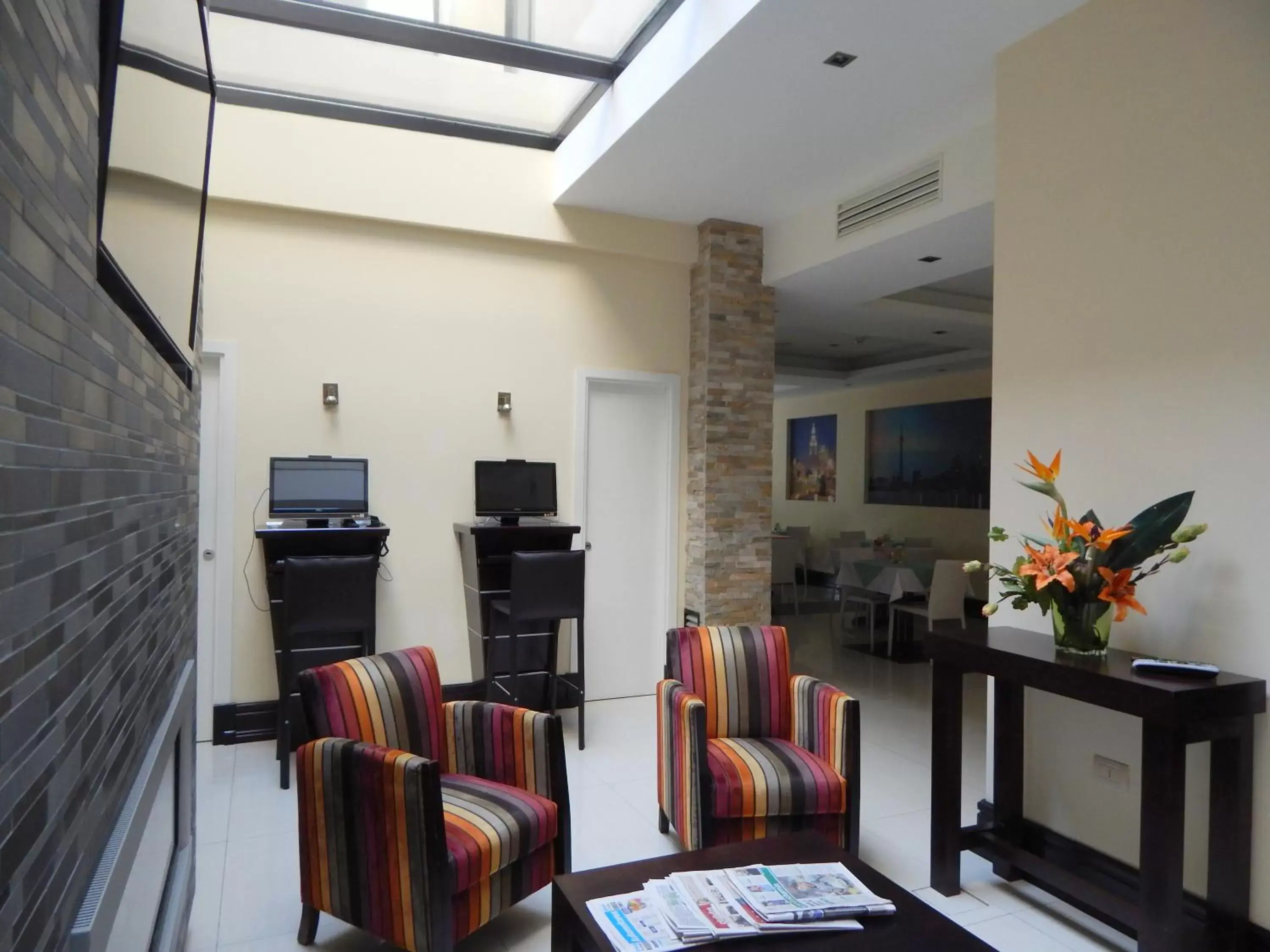 TV and multimedia, Seating Area in Puerto Mercado Hotel