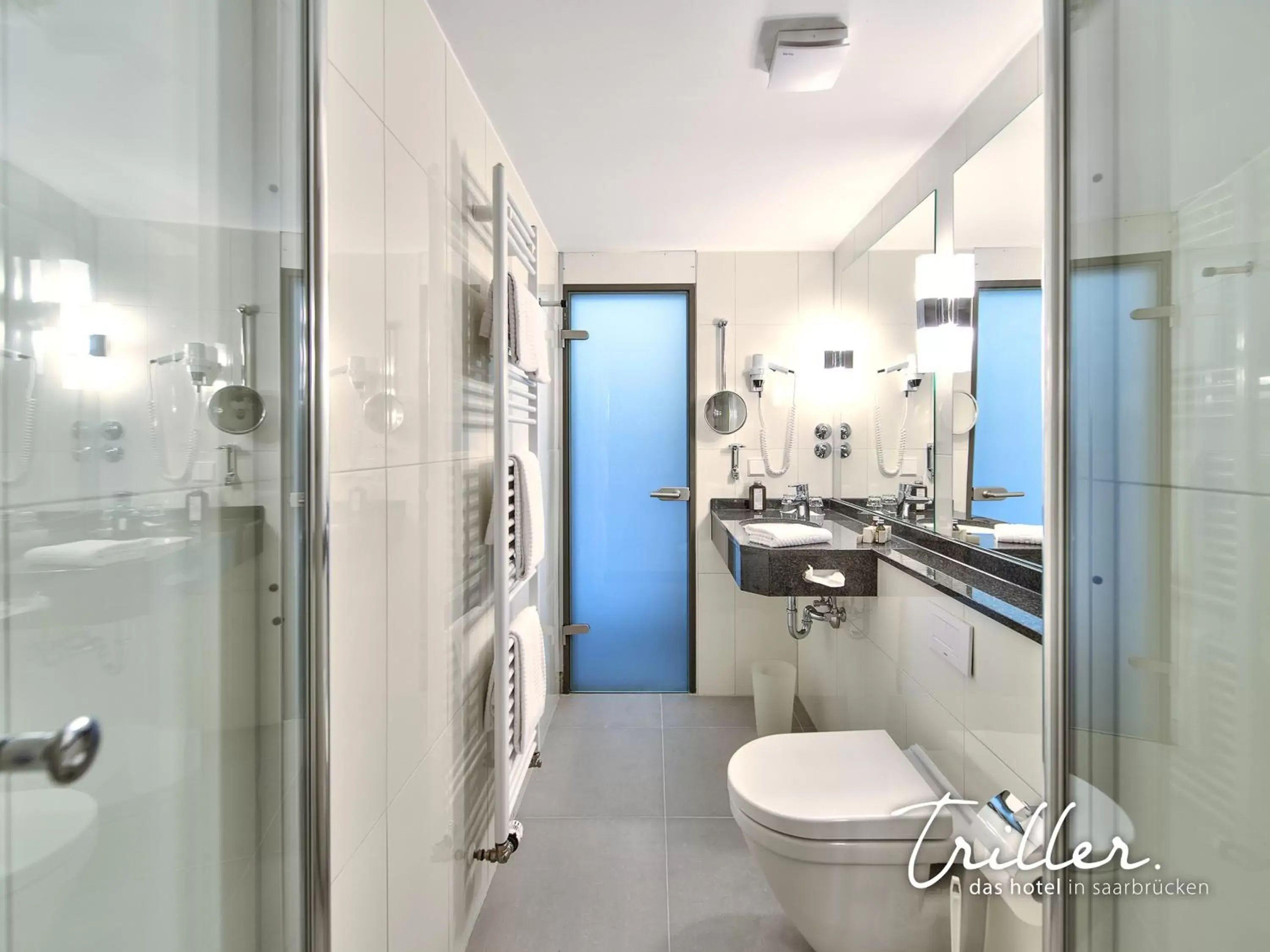 Bathroom in Hotel Am Triller - Hotel & Serviced Apartments