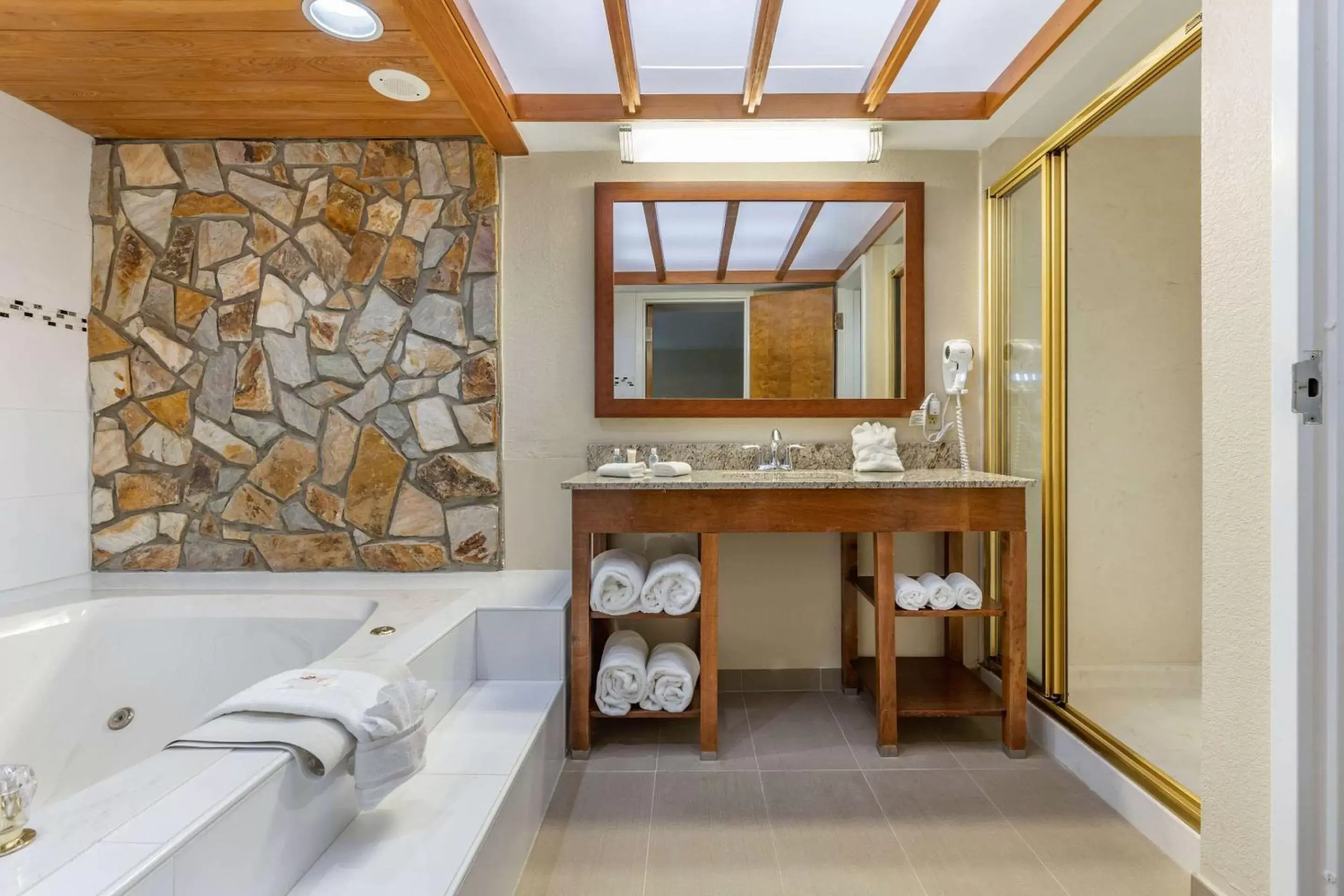 Bedroom, Bathroom in Comfort Inn & Suites Clemson - University Area