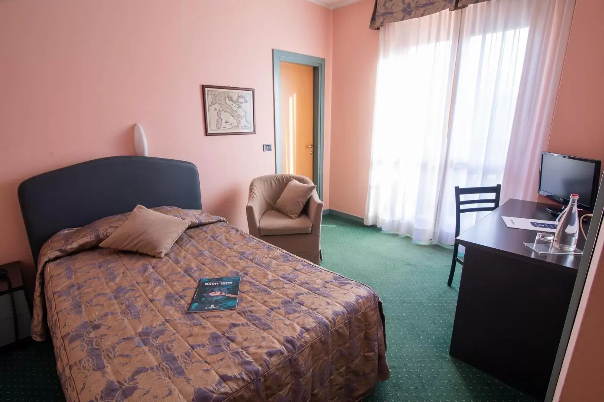 Bedroom, Bed in Hotel Vittoria