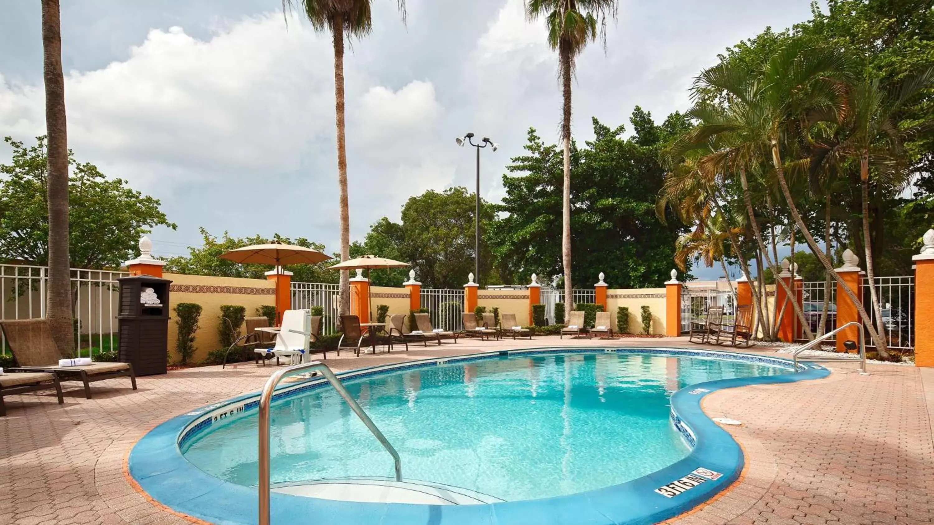 Pool view, Swimming Pool in Best Western Fort Myers Inn and Suites