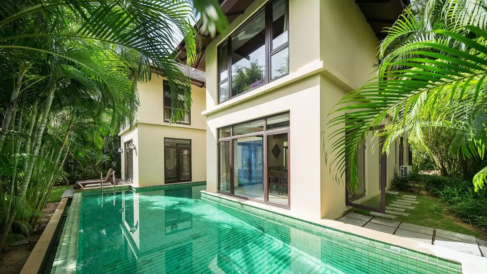 Swimming Pool in Sanya Yalong Bay Villas & Spa