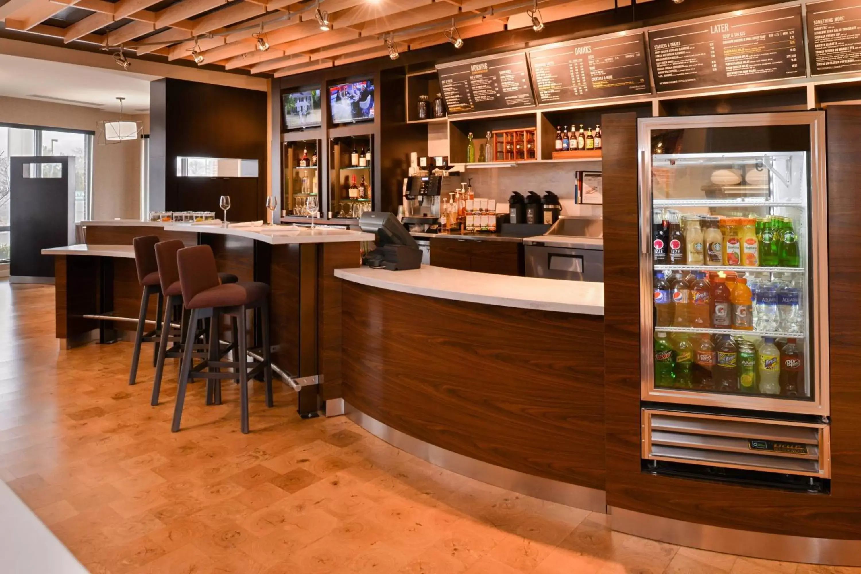 Restaurant/places to eat in Courtyard by Marriott Toledo North