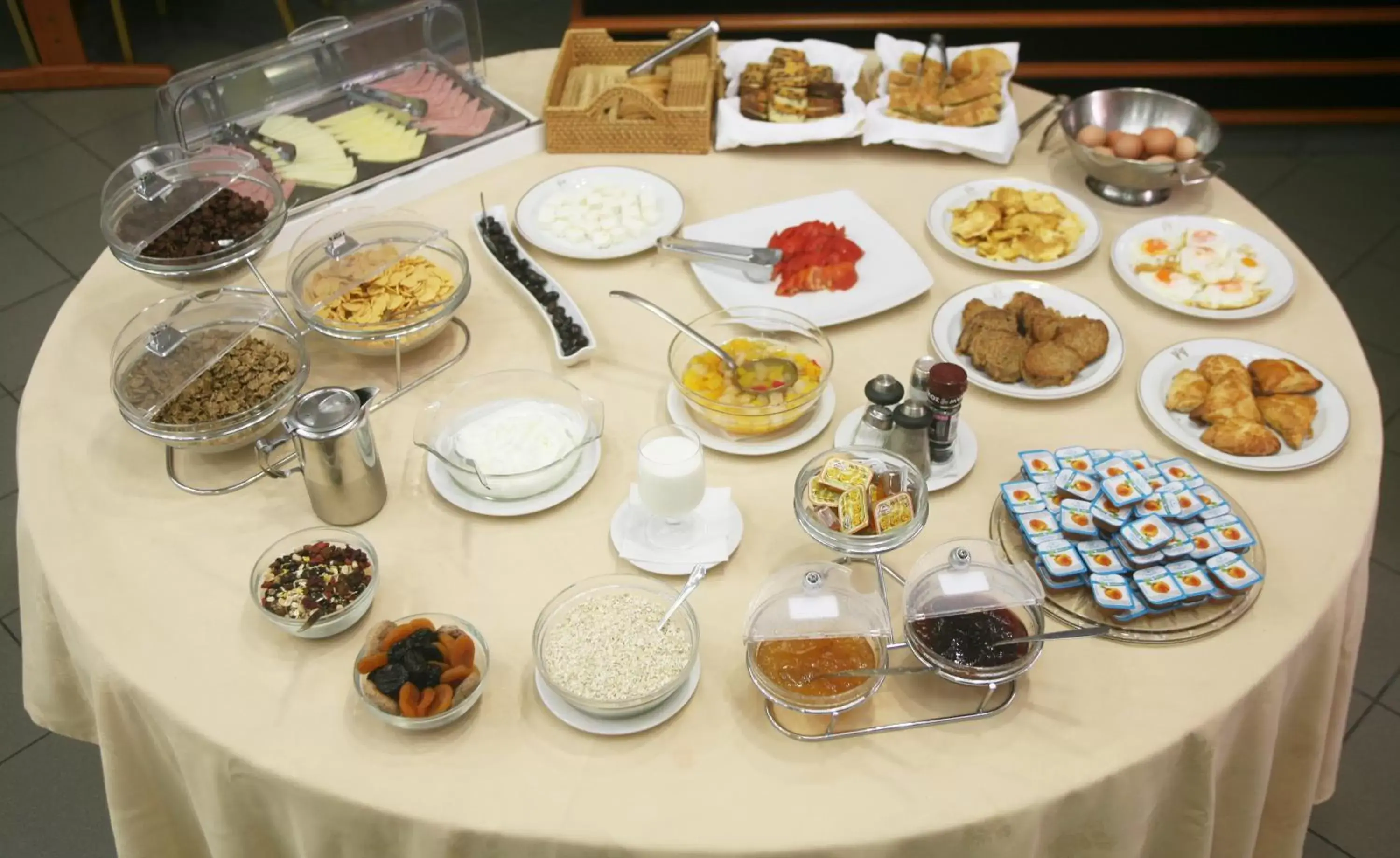Buffet breakfast in Hotel Metropol