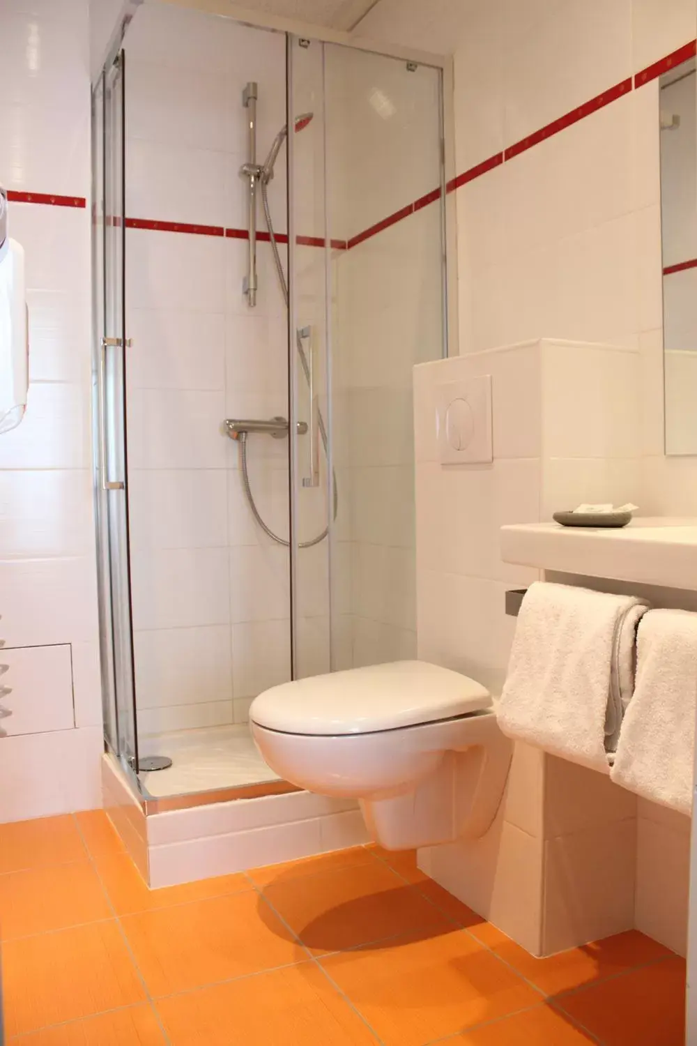Bathroom in le paris brest hotel