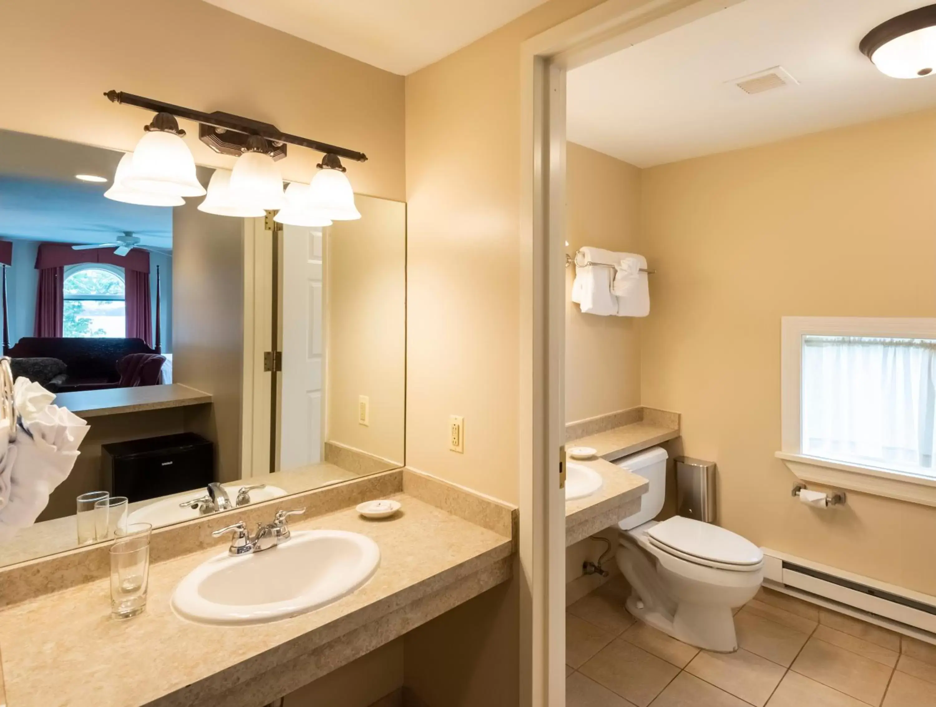 Bathroom in Vinifera Inn