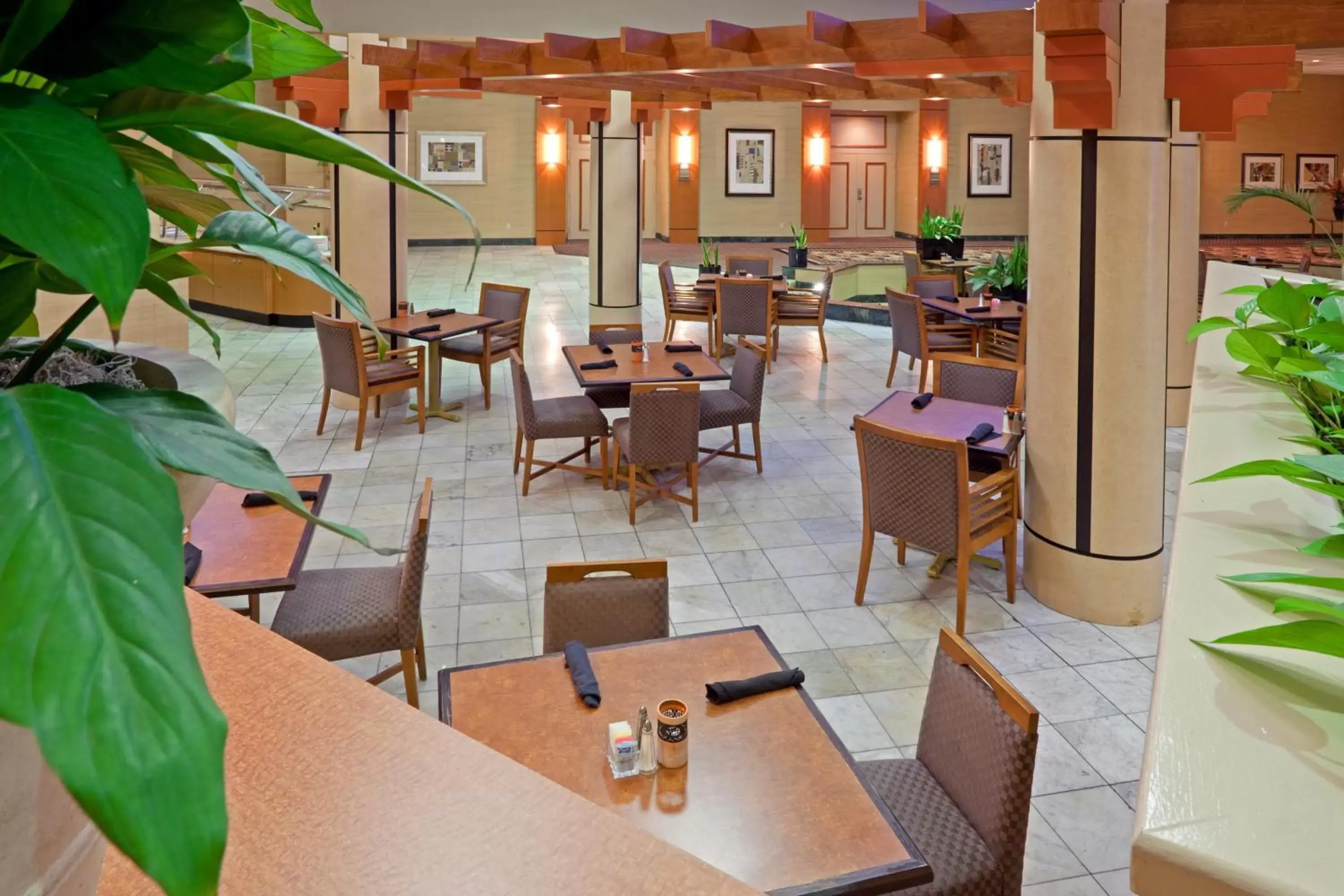 Restaurant/Places to Eat in Holiday Inn Philadelphia South-Swedesboro, an IHG Hotel