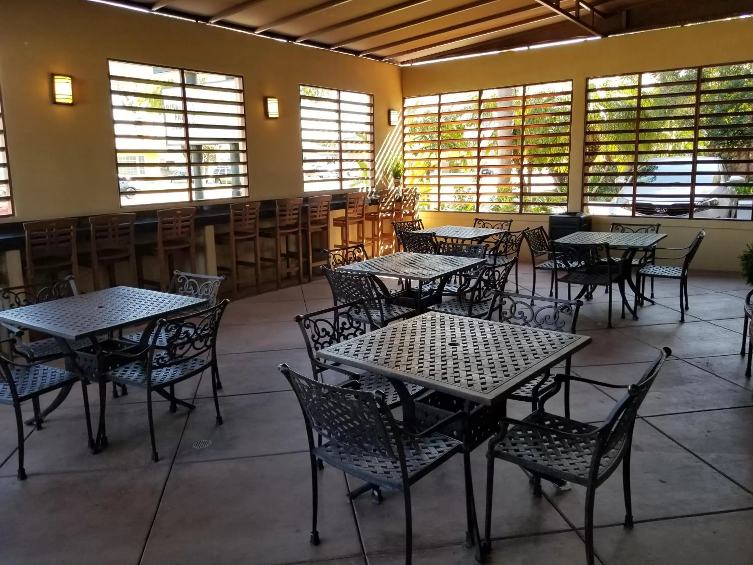 Patio, Restaurant/Places to Eat in Quality Inn & Suites Anaheim Maingate