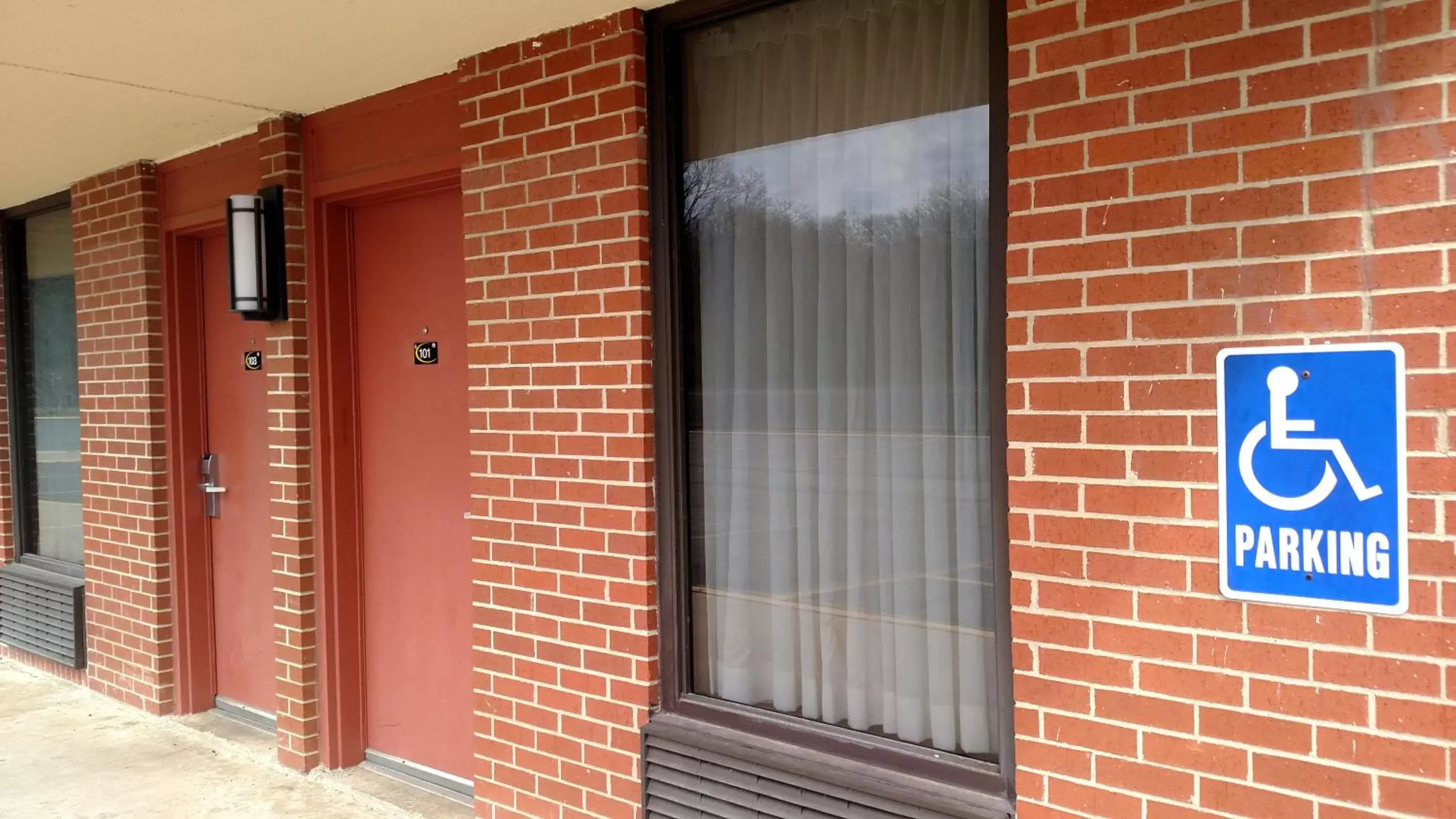 Bedroom in Super 8 by Wyndham Atoka