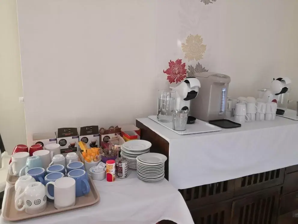 Food and drinks, Coffee/Tea Facilities in La Luna Blanca