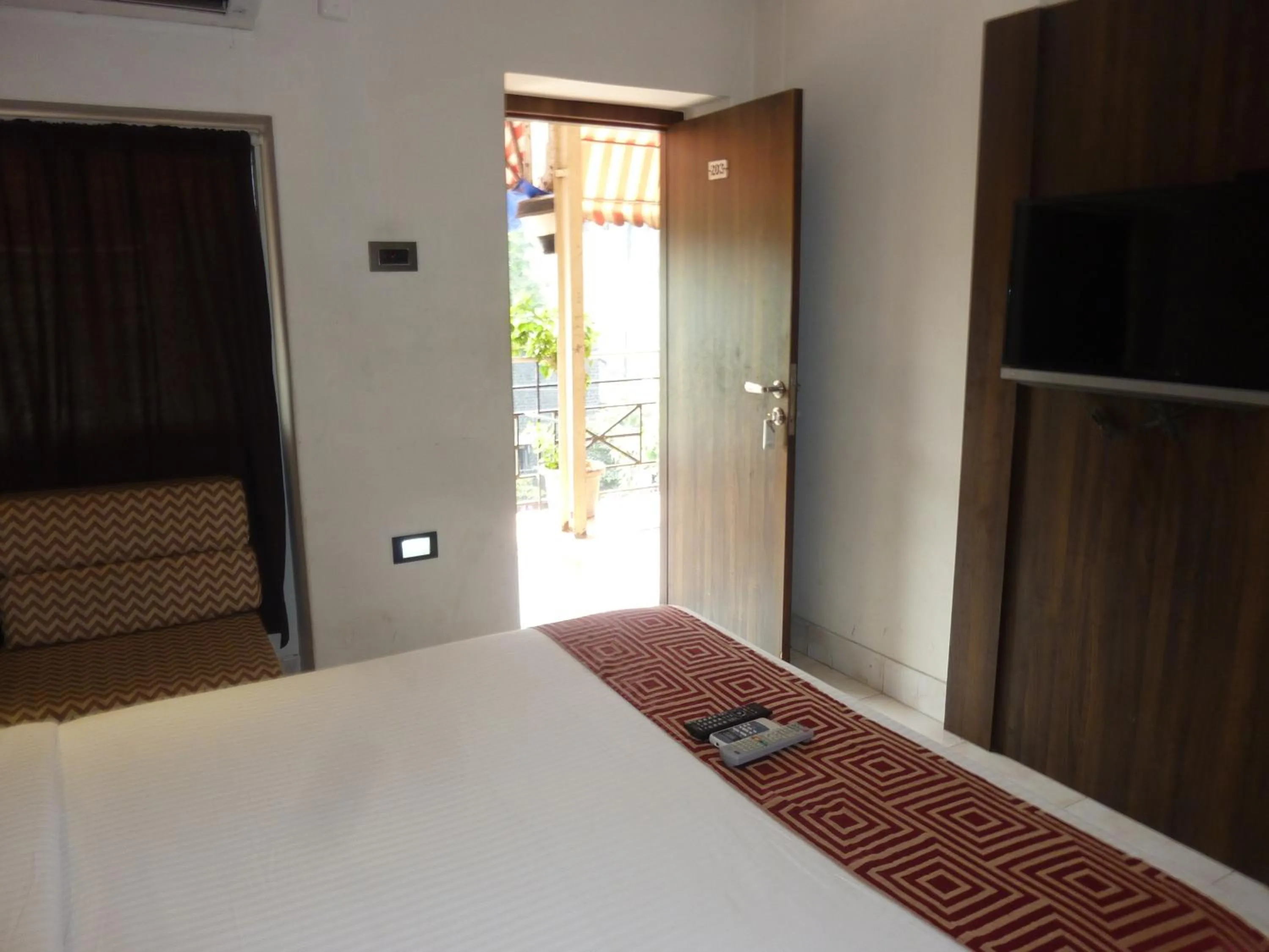 Photo of the whole room in Hotel New Bengal