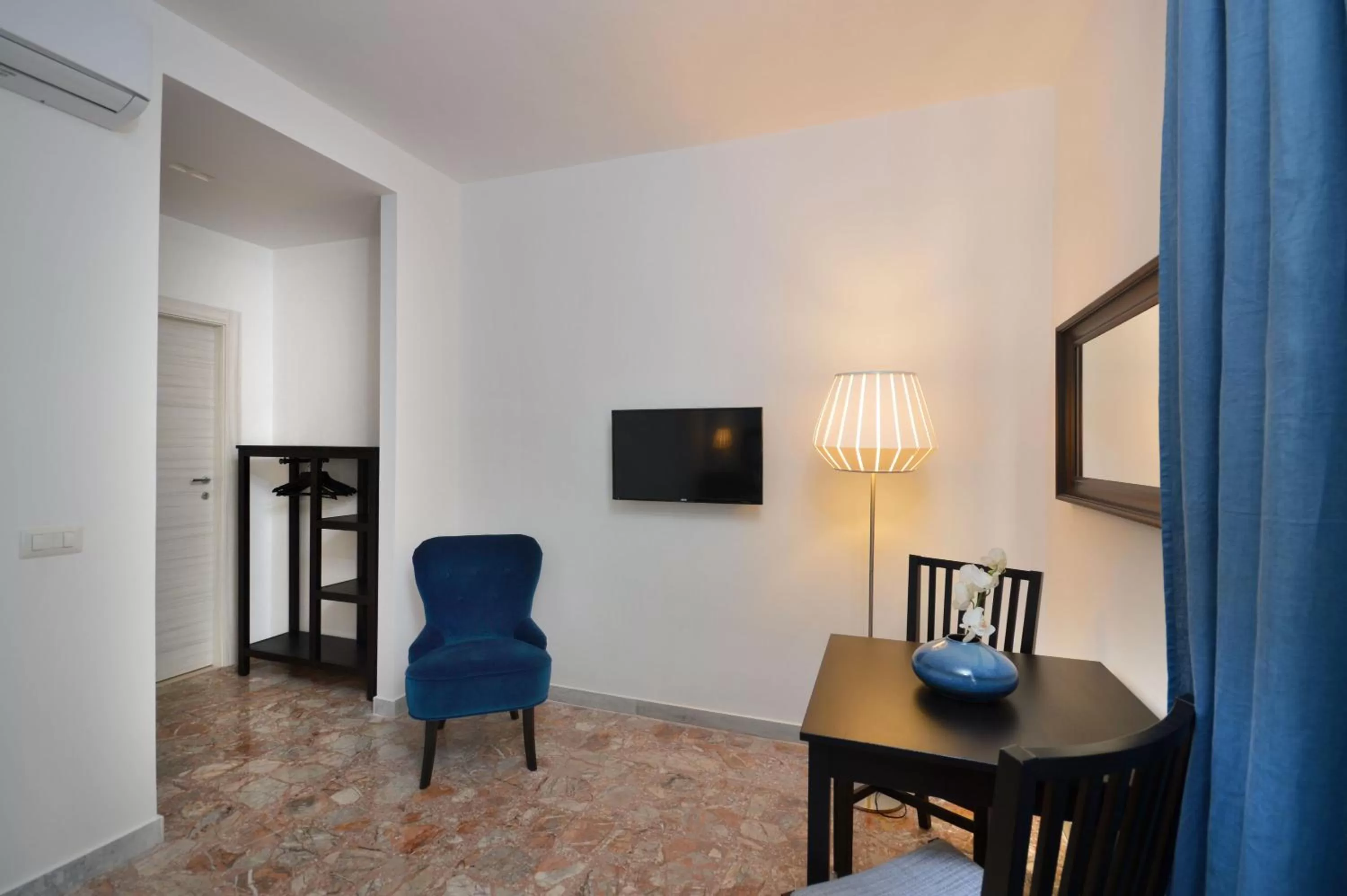 Photo of the whole room, Seating Area in La Locanda Dell'Arte-Museo