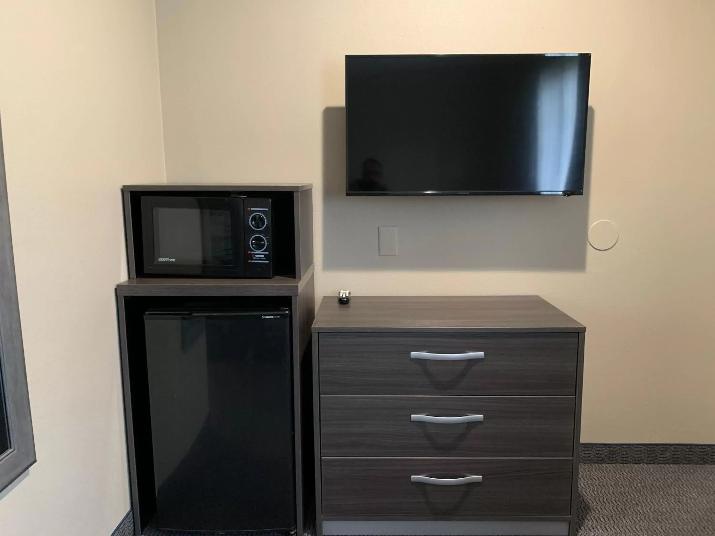 TV and multimedia, TV/Entertainment Center in Black Jack Inn