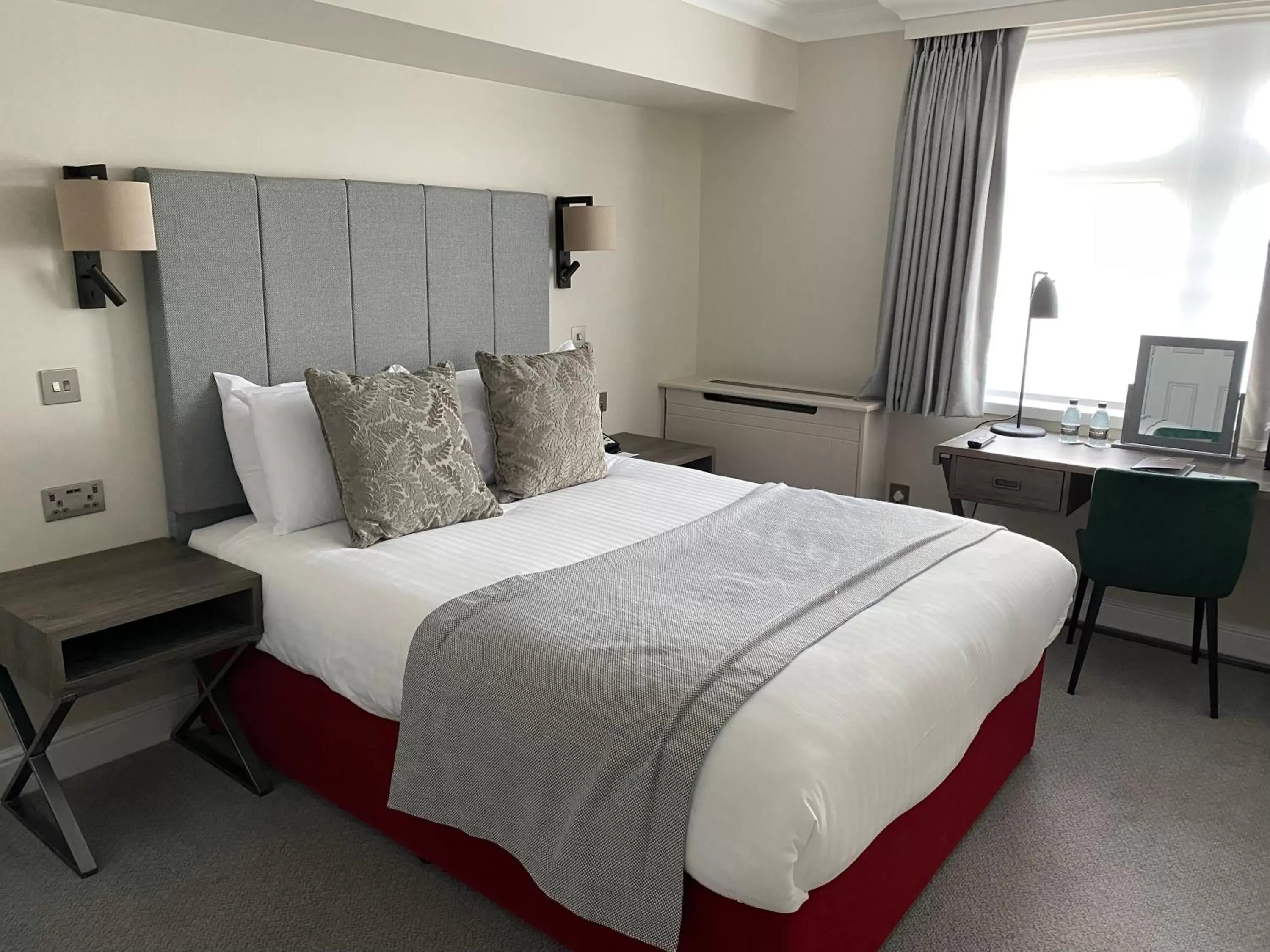 Bed in Oatlands Park Hotel