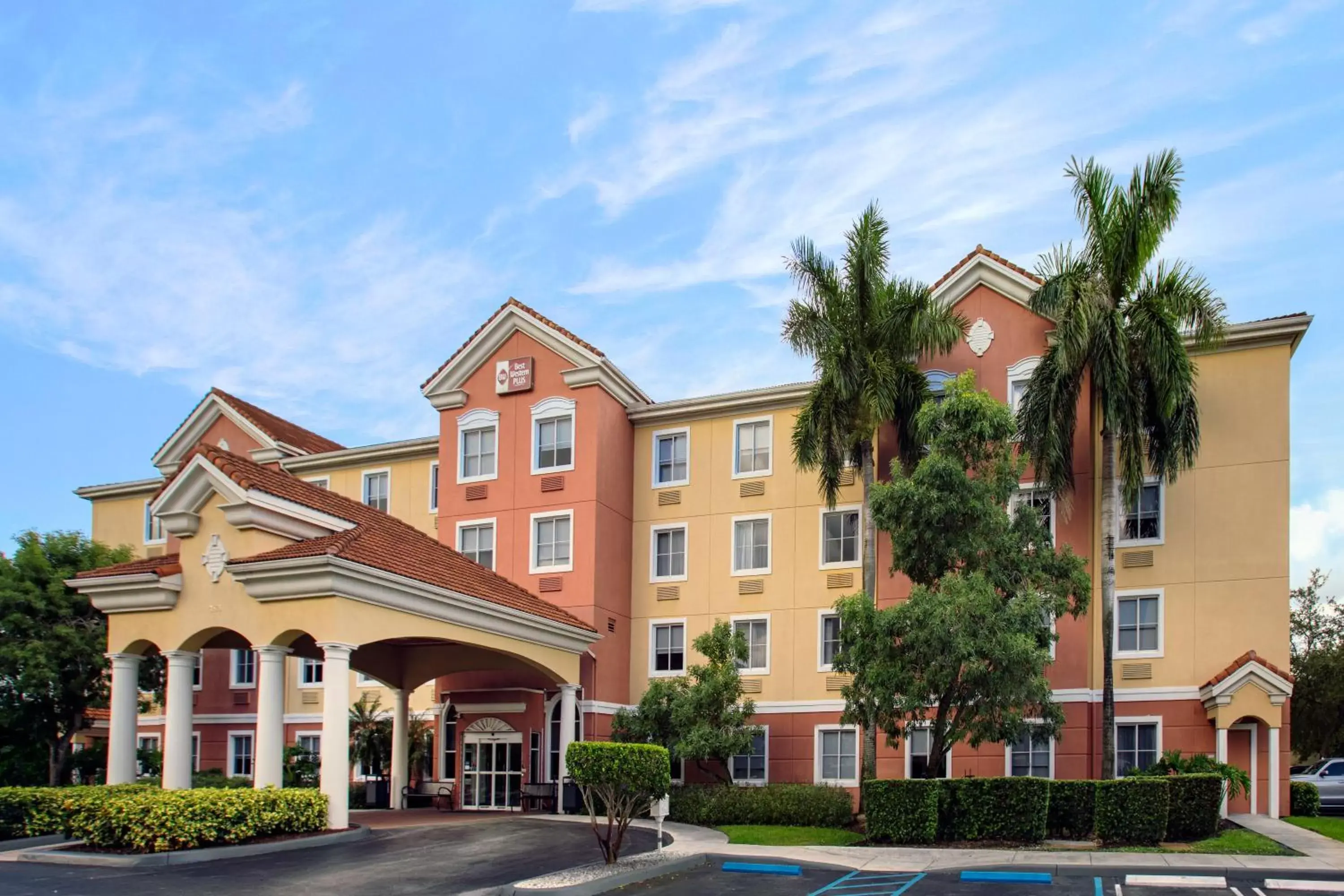 Property Building in Best Western Plus Miami-Doral/Dolphin Mall