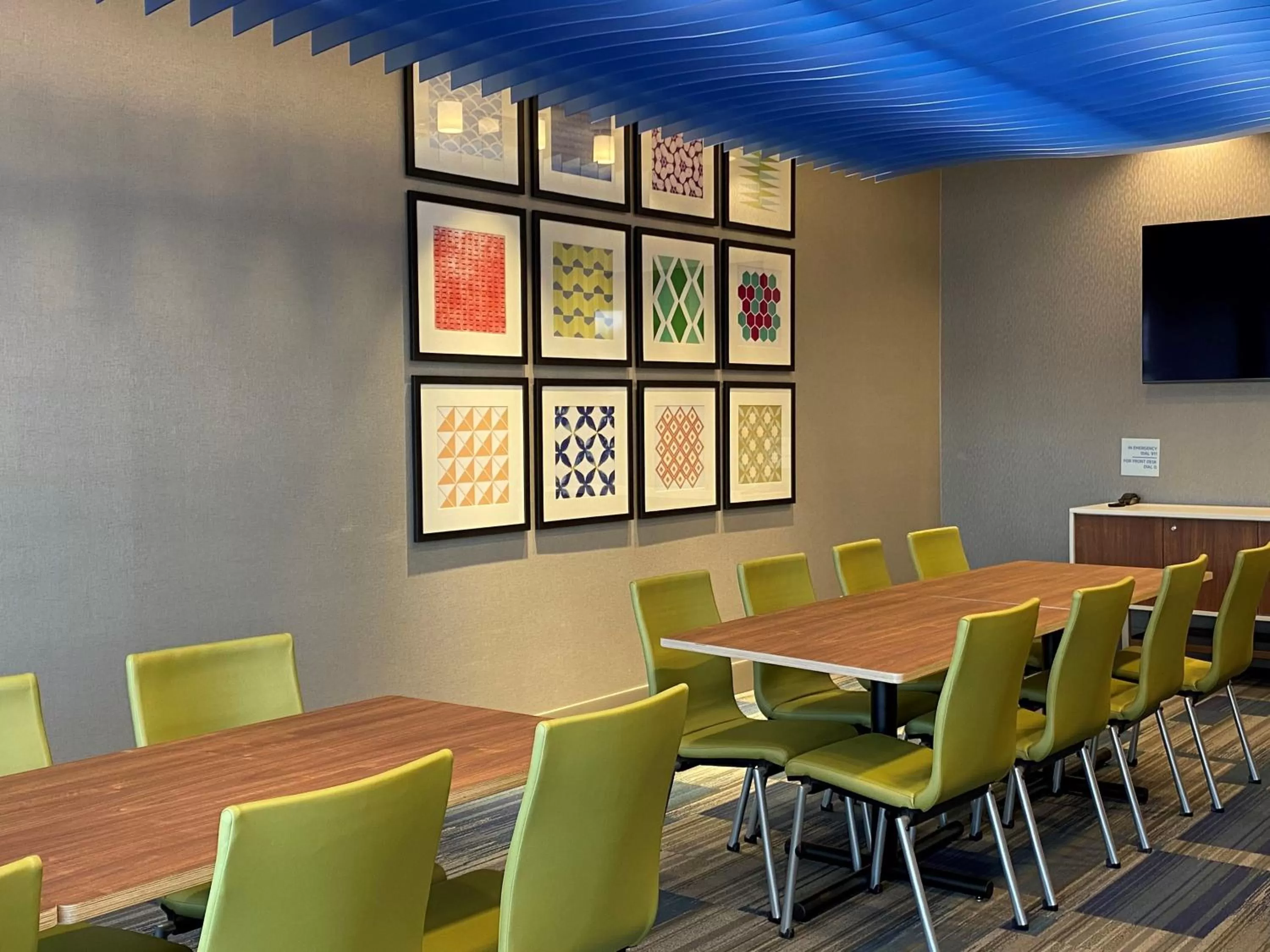 Meeting/conference room in Holiday Inn Express & Suites - Aurora by IHG