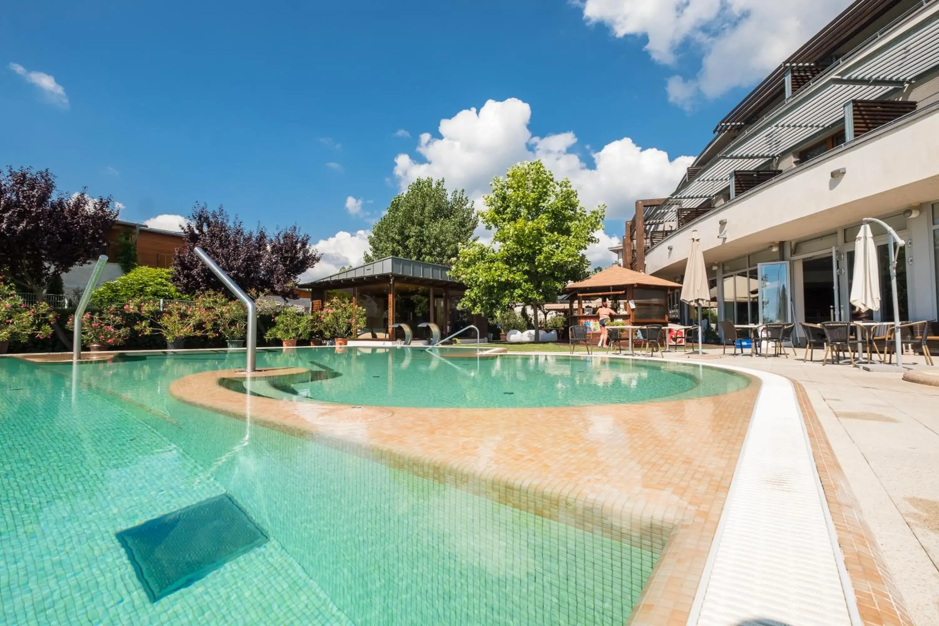 Swimming Pool in Hotel Golden Lake Resort