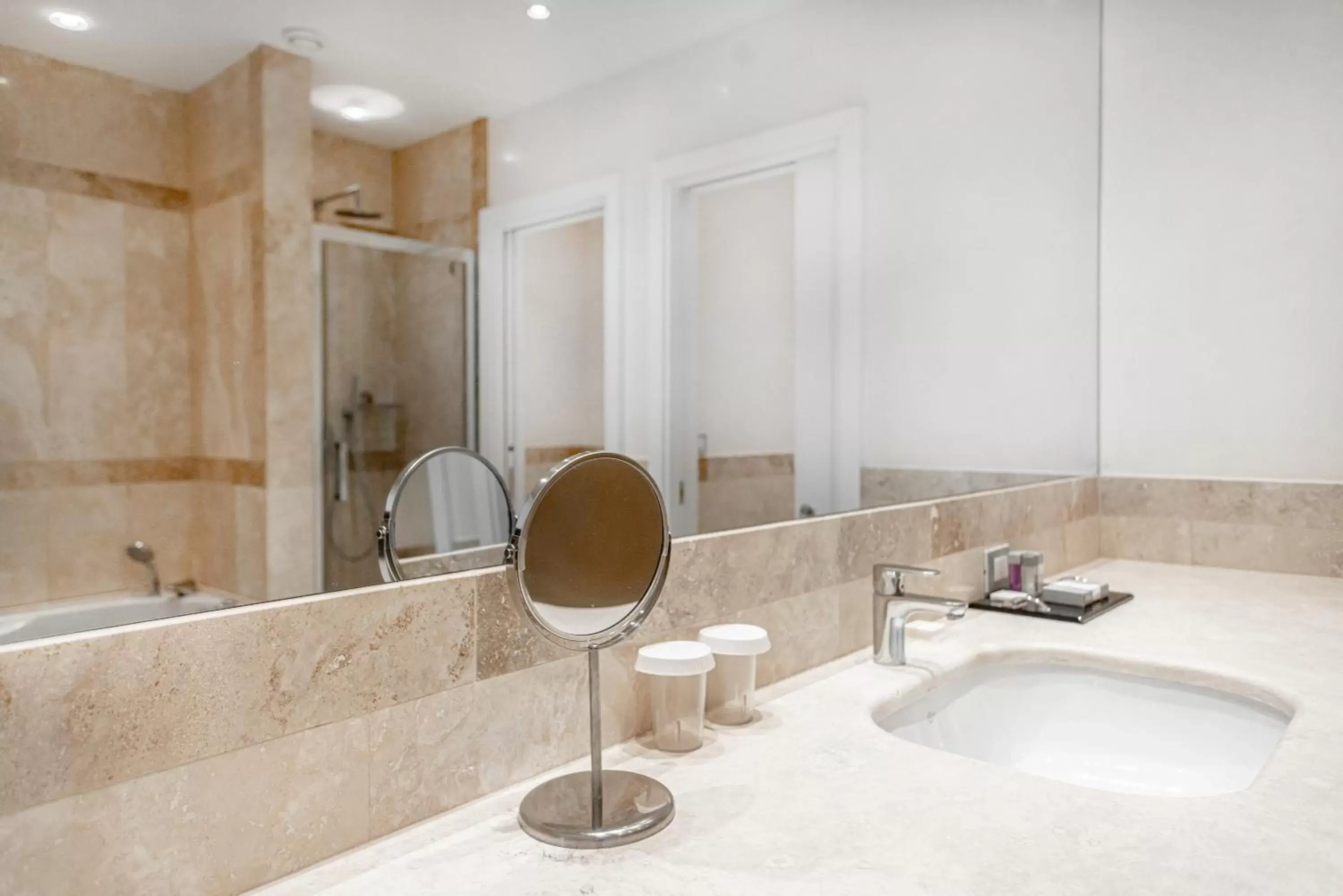 Bathroom in Grand Hotel Croce Di Malta