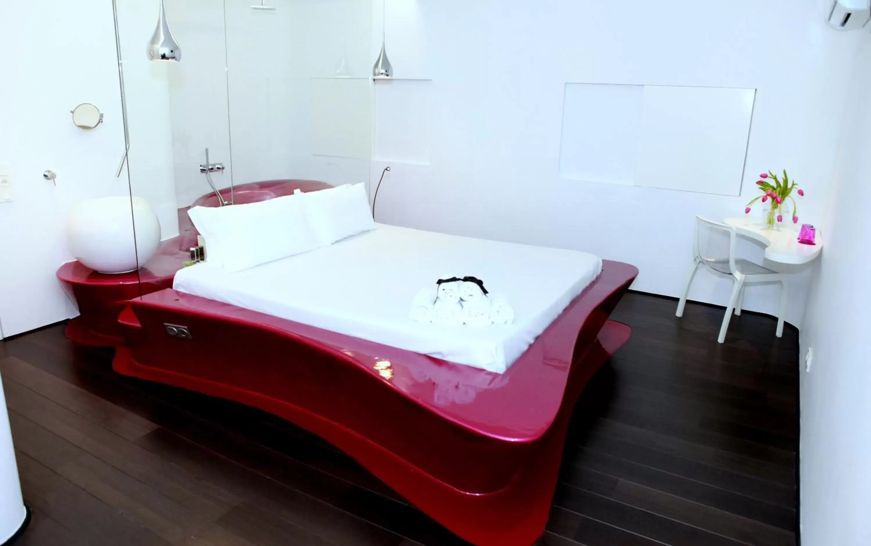 Bed in Absoluto Design Hotel