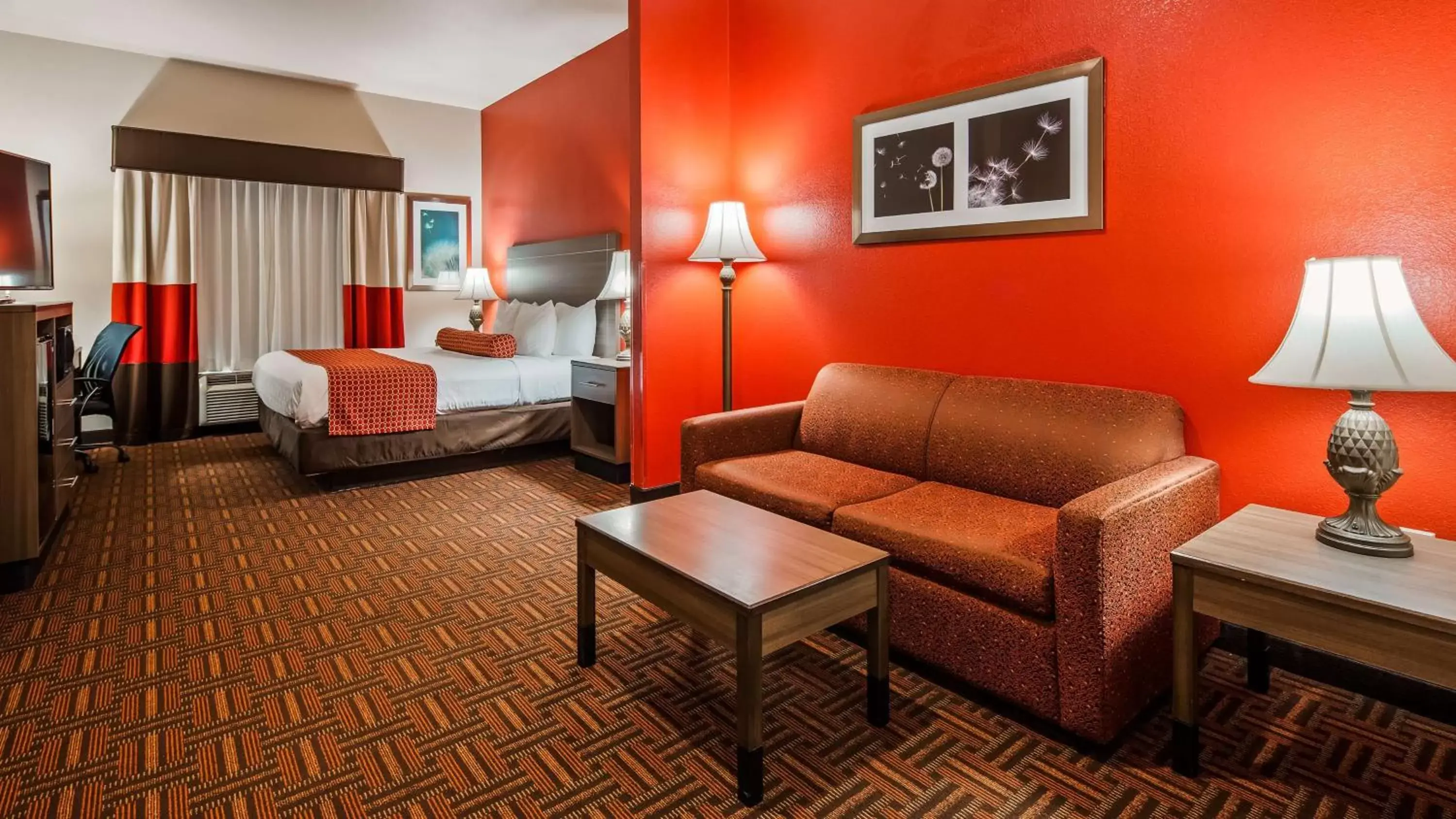 Photo of the whole room, Seating Area in Best Western Plus Memorial Inn & Suites