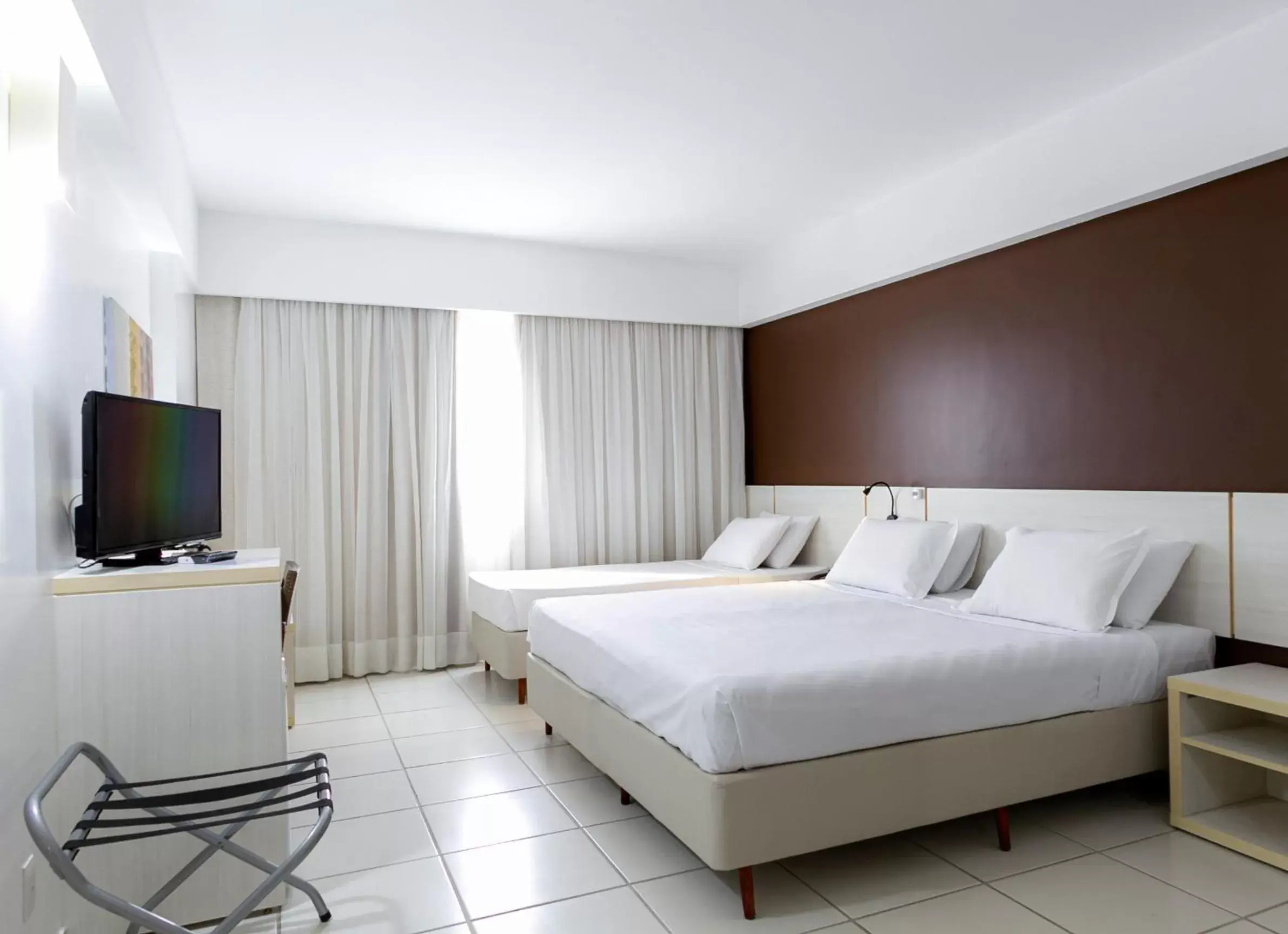 Property building, Bed in Best Western Suites Le Jardin Caldas Novas