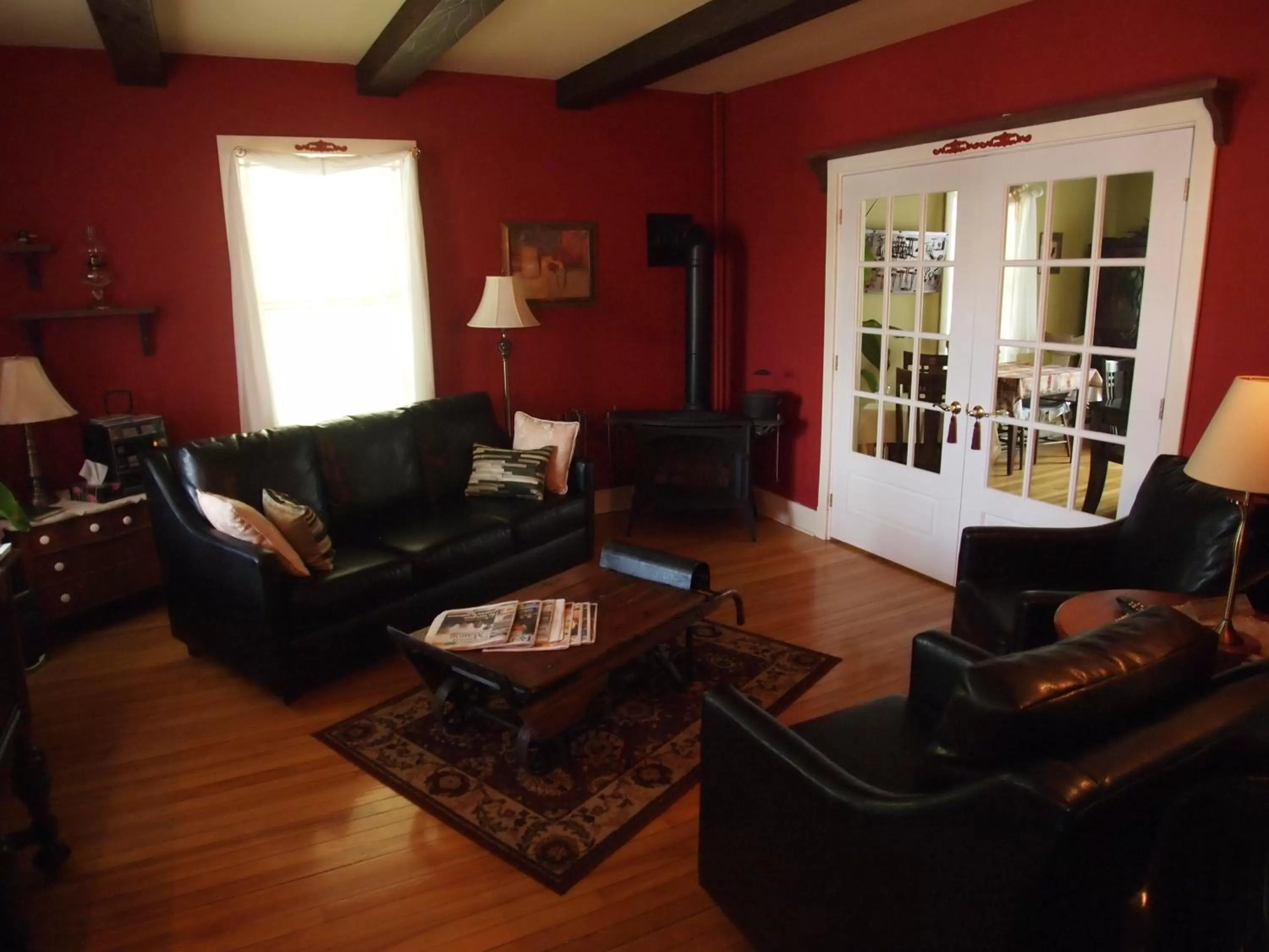 Communal lounge/ TV room, Seating Area in Au Manoir de la rue Merry