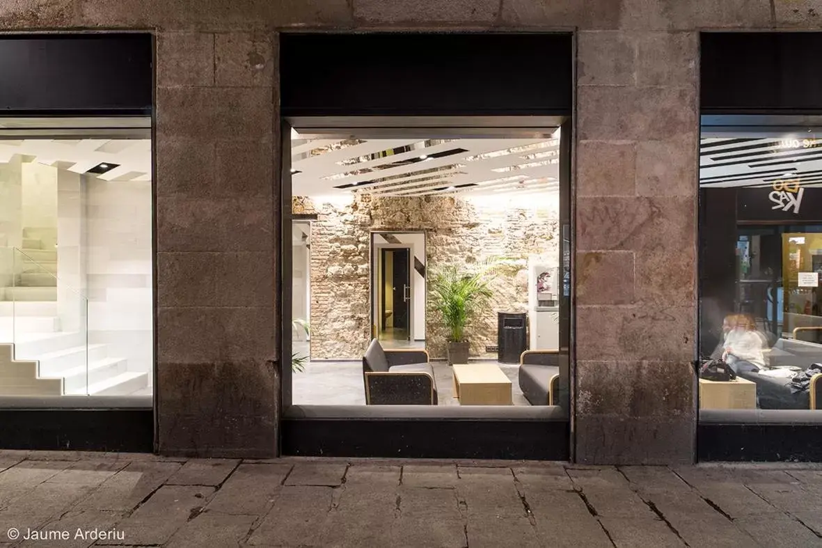 Facade/entrance in Barcelona House