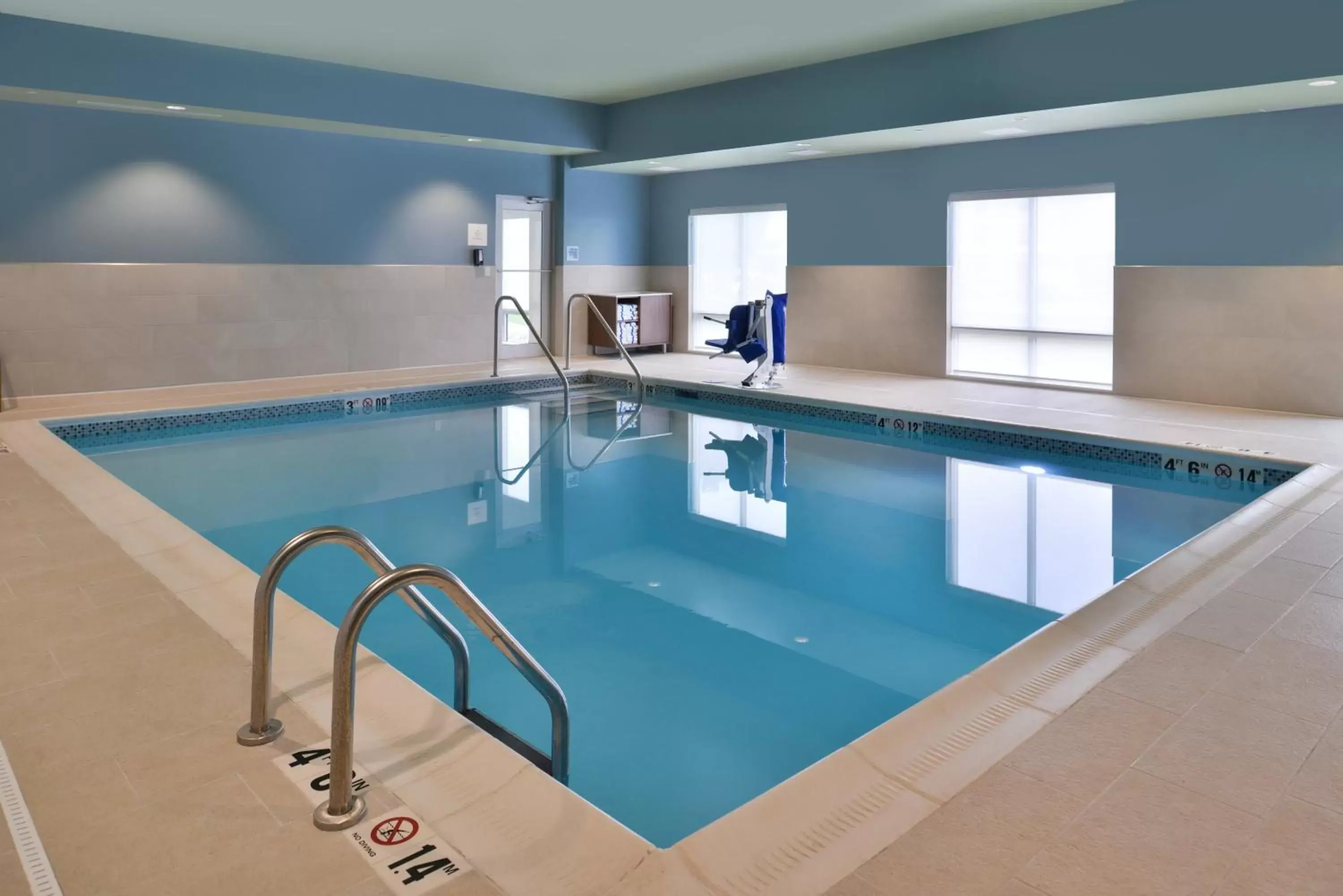 Swimming pool in Holiday Inn Express & Suites - Marshalltown by IHG Swimming pool in Holiday Inn Express & Suites - Marshalltown by IHG