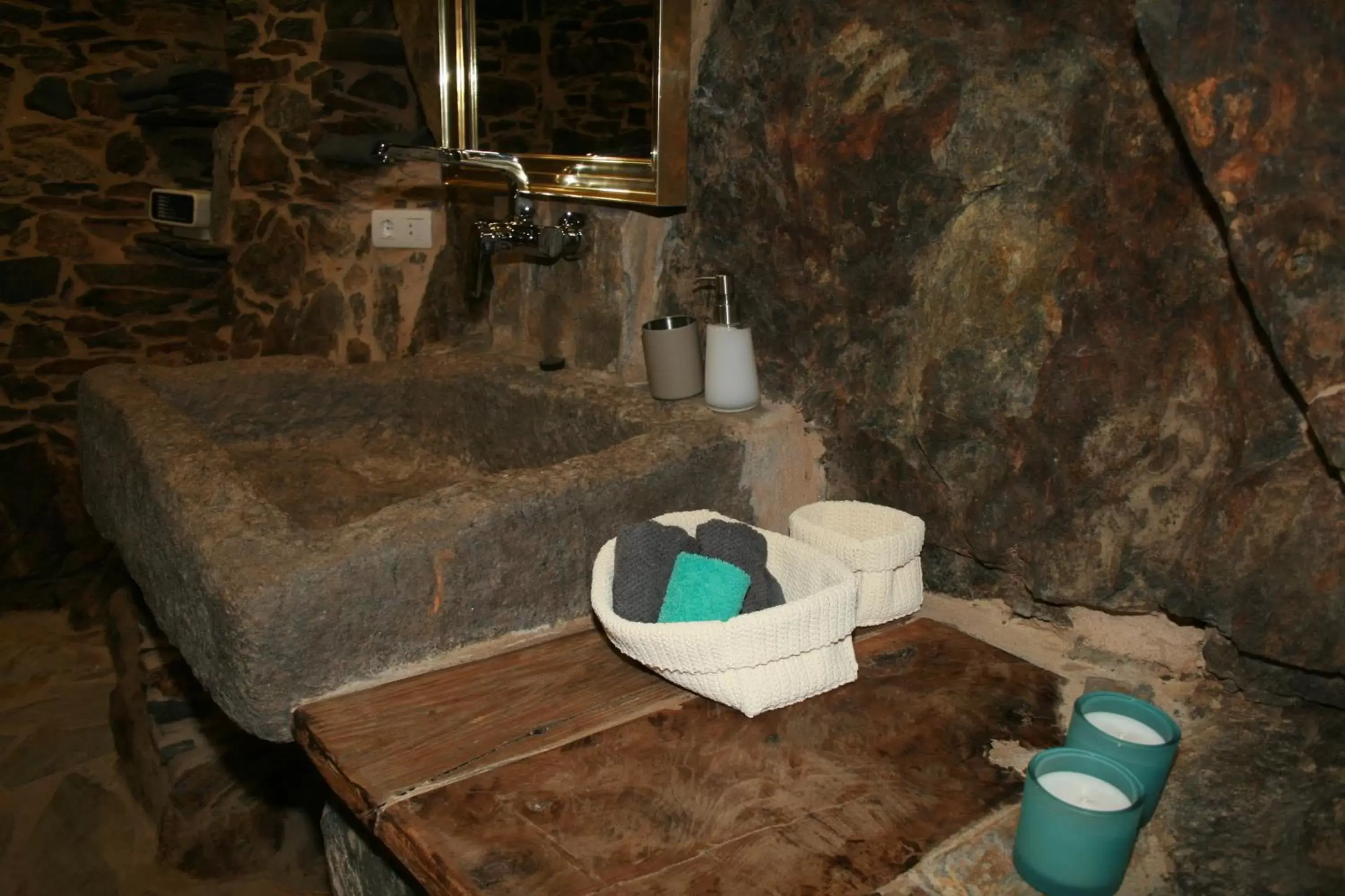 Toilet, Bathroom in Cabo Do Mundo Casa Rural