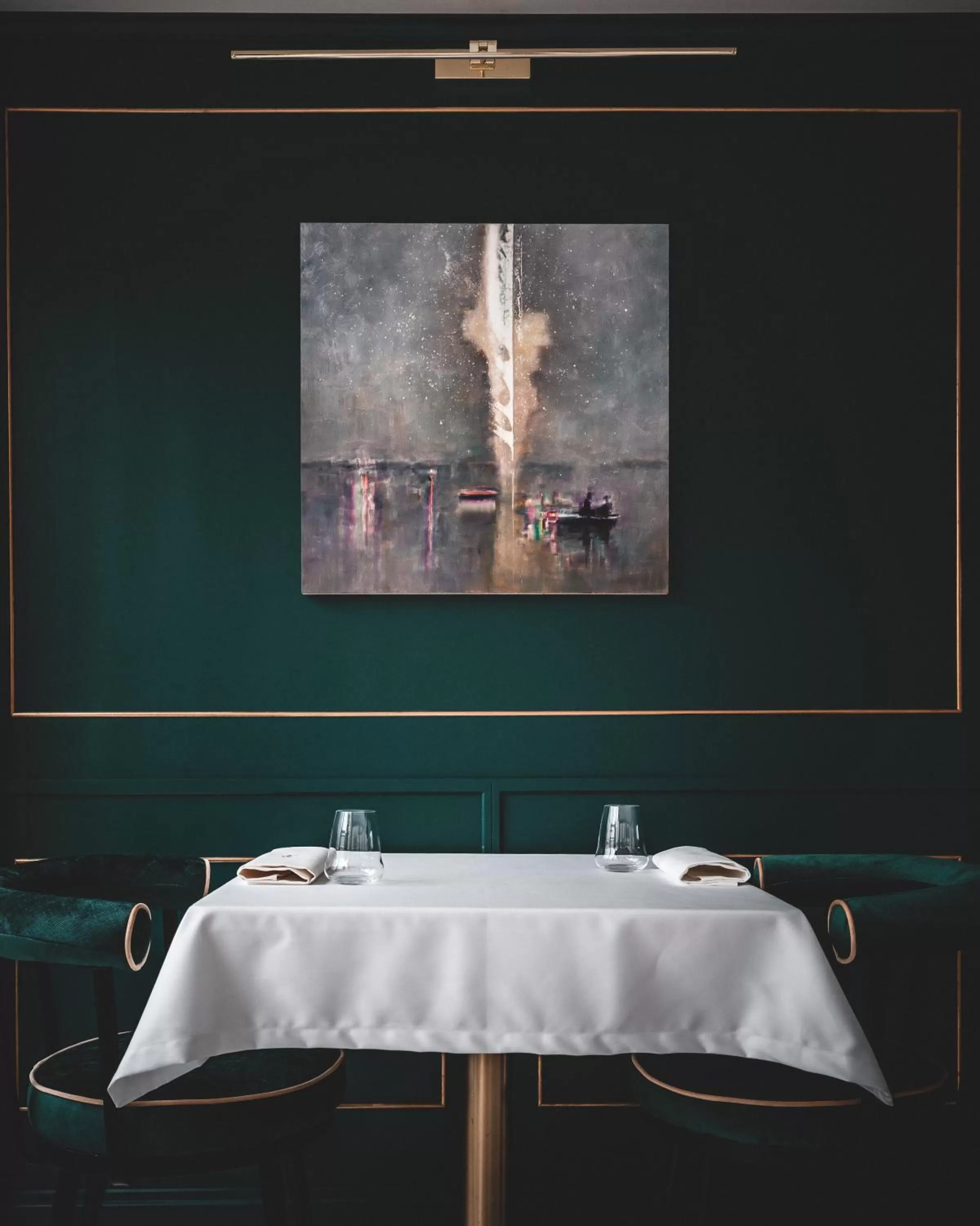 Restaurant/places to eat in Room42 - Suites & Apartments