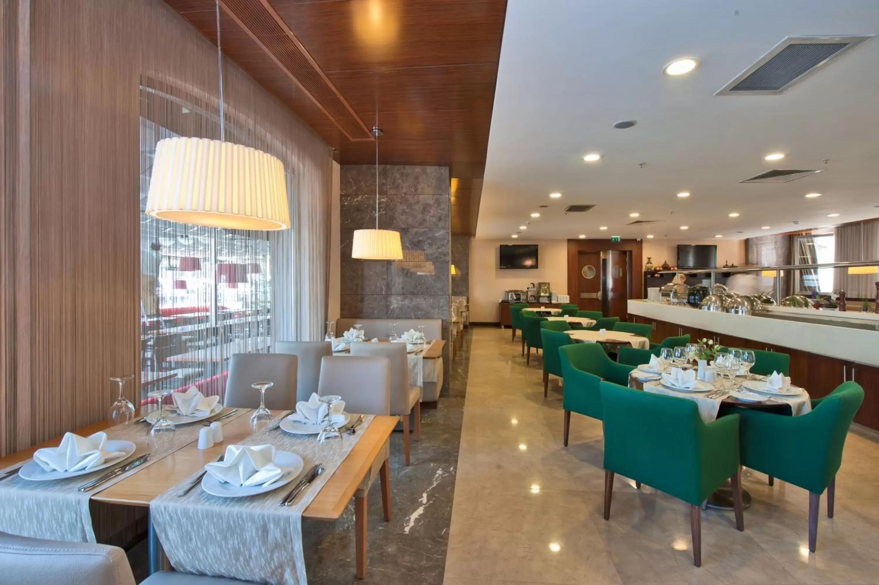 Restaurant/Places to Eat in Grand S Hotel