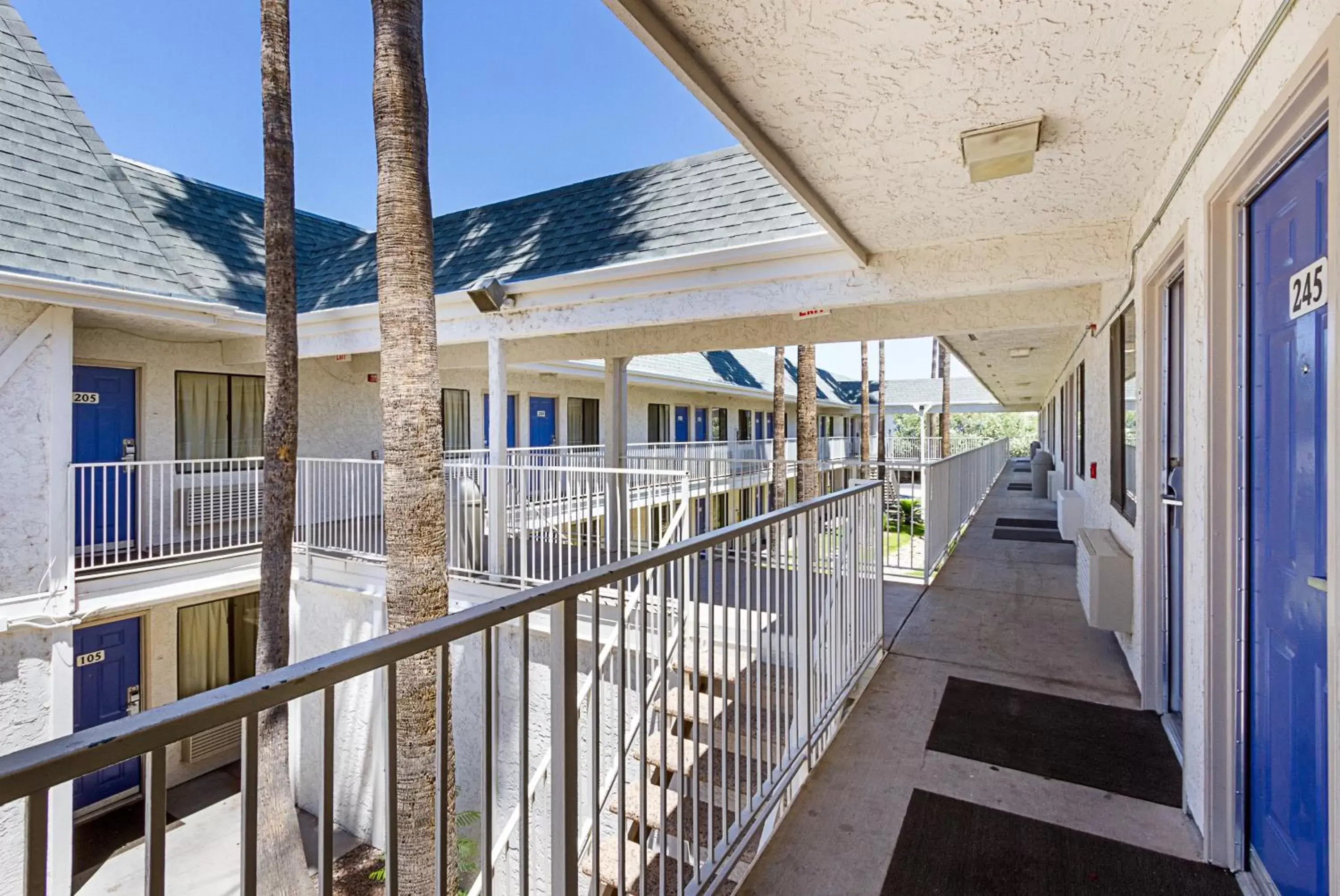 Facade/entrance, Balcony/Terrace in Motel 6-Mesa, AZ - South